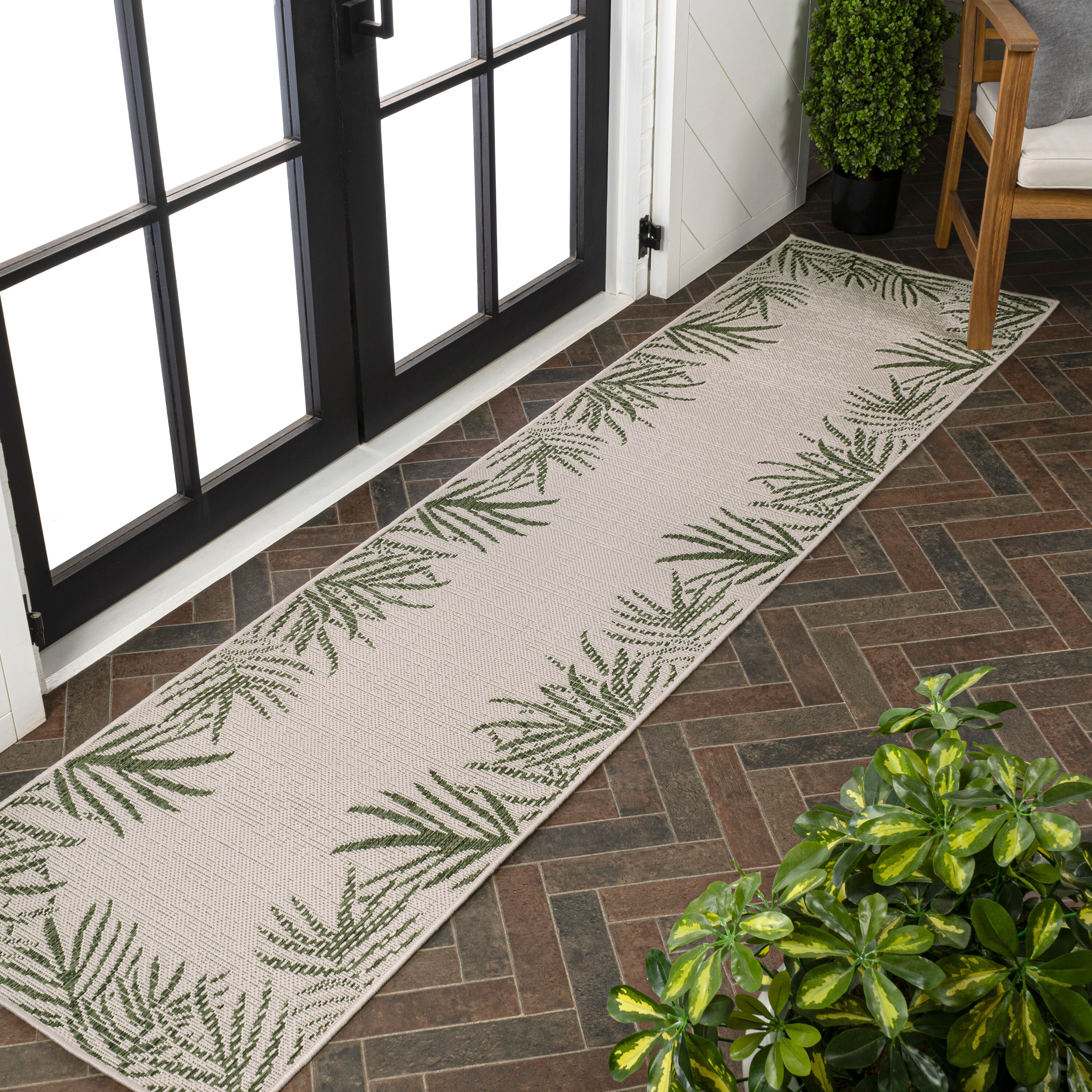 JONATHAN  Y TSN207B-28 TUSCAN SUN Isla Palm Frond 2 x 8 (ft) Loomed Polypropylene Green/Cream Rectangular Indoor/Outdoor Floral/Botanical Farmhouse/Cottage Runner rug