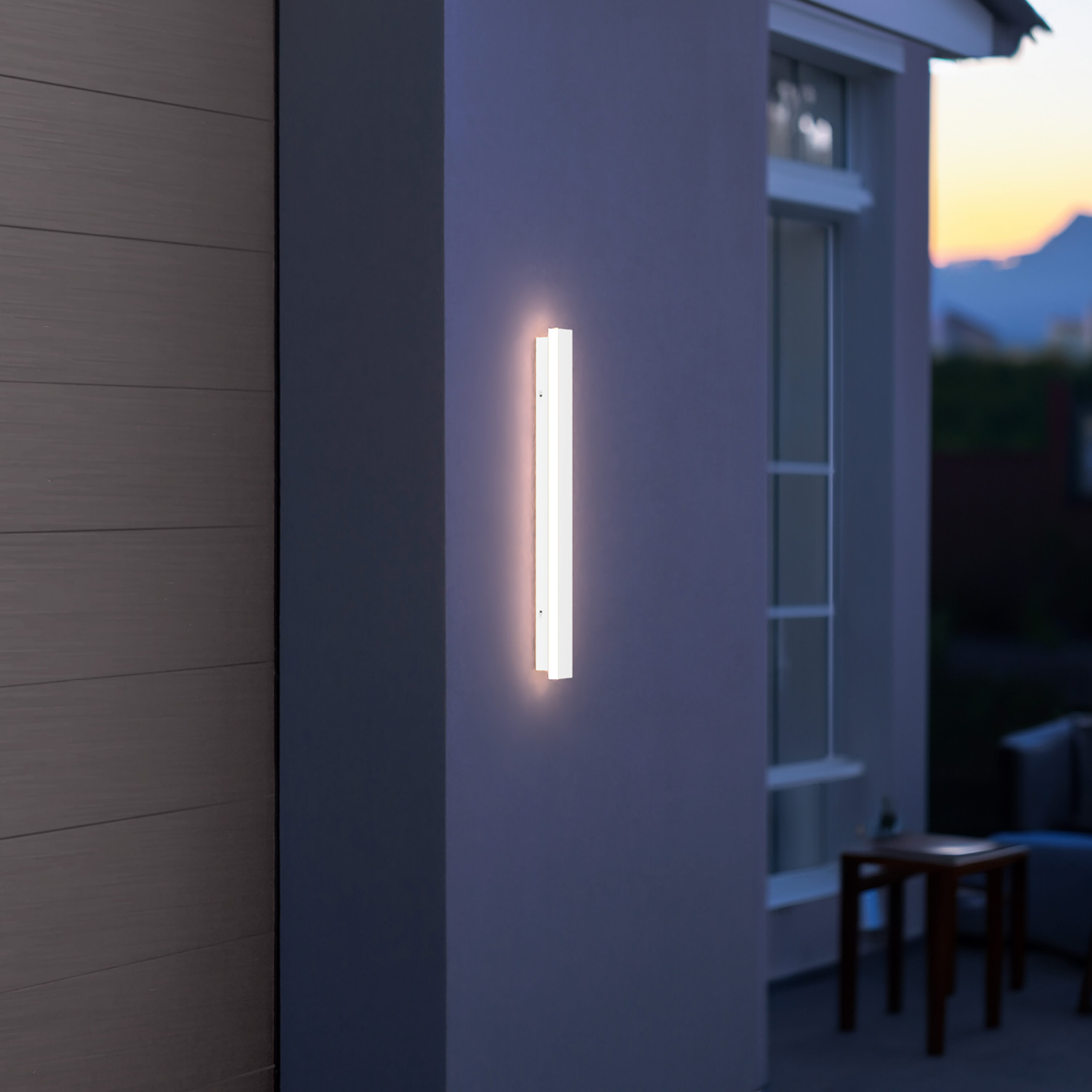 LEEKI LKI-1047 Modern Linear 23.5-in H Gloss White Hardwired Integrated LED Outdoor Wall Light