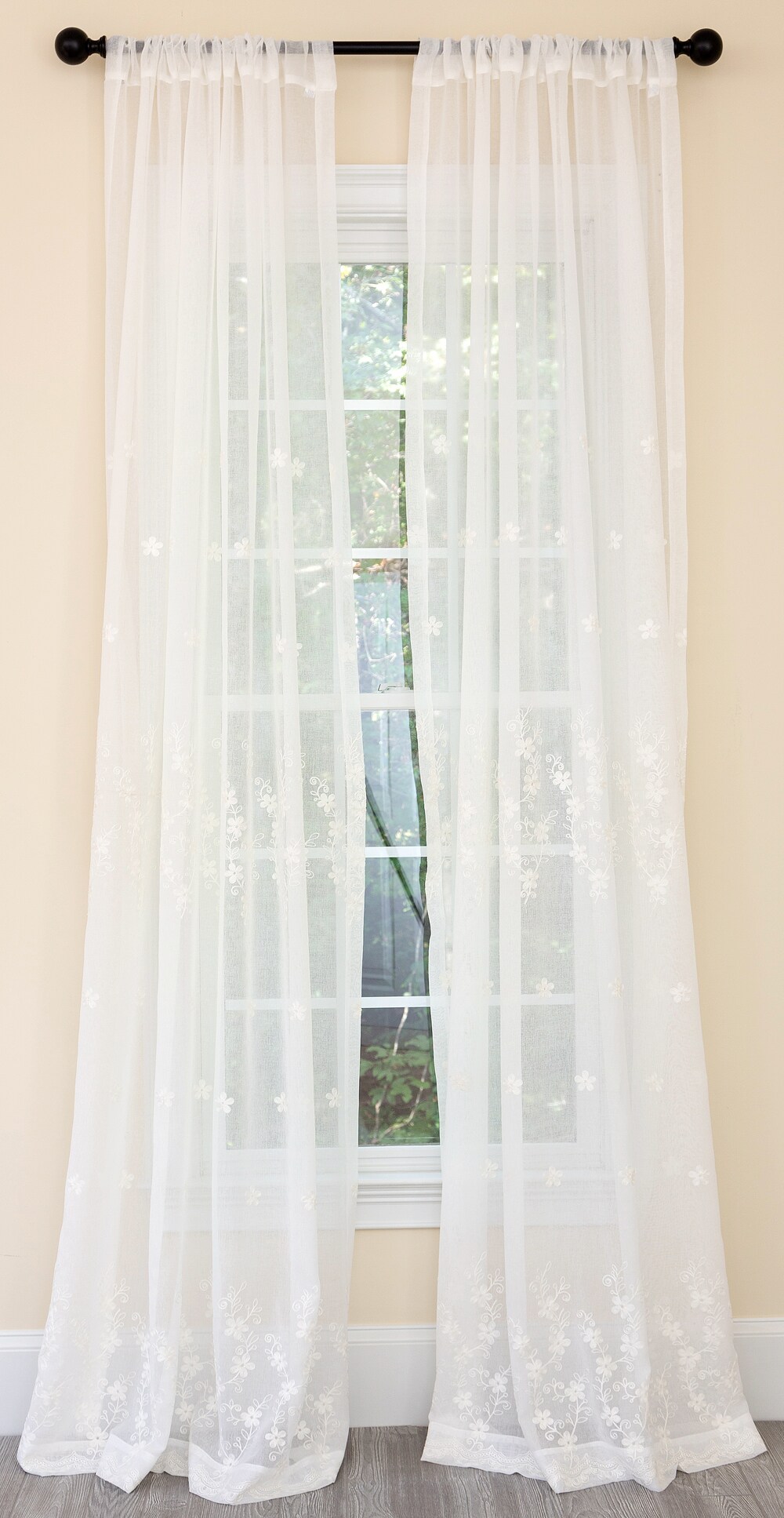 MANOR LUXE ML1901254120 120-in White Floral Sheer Rod pocket Single curtain panel