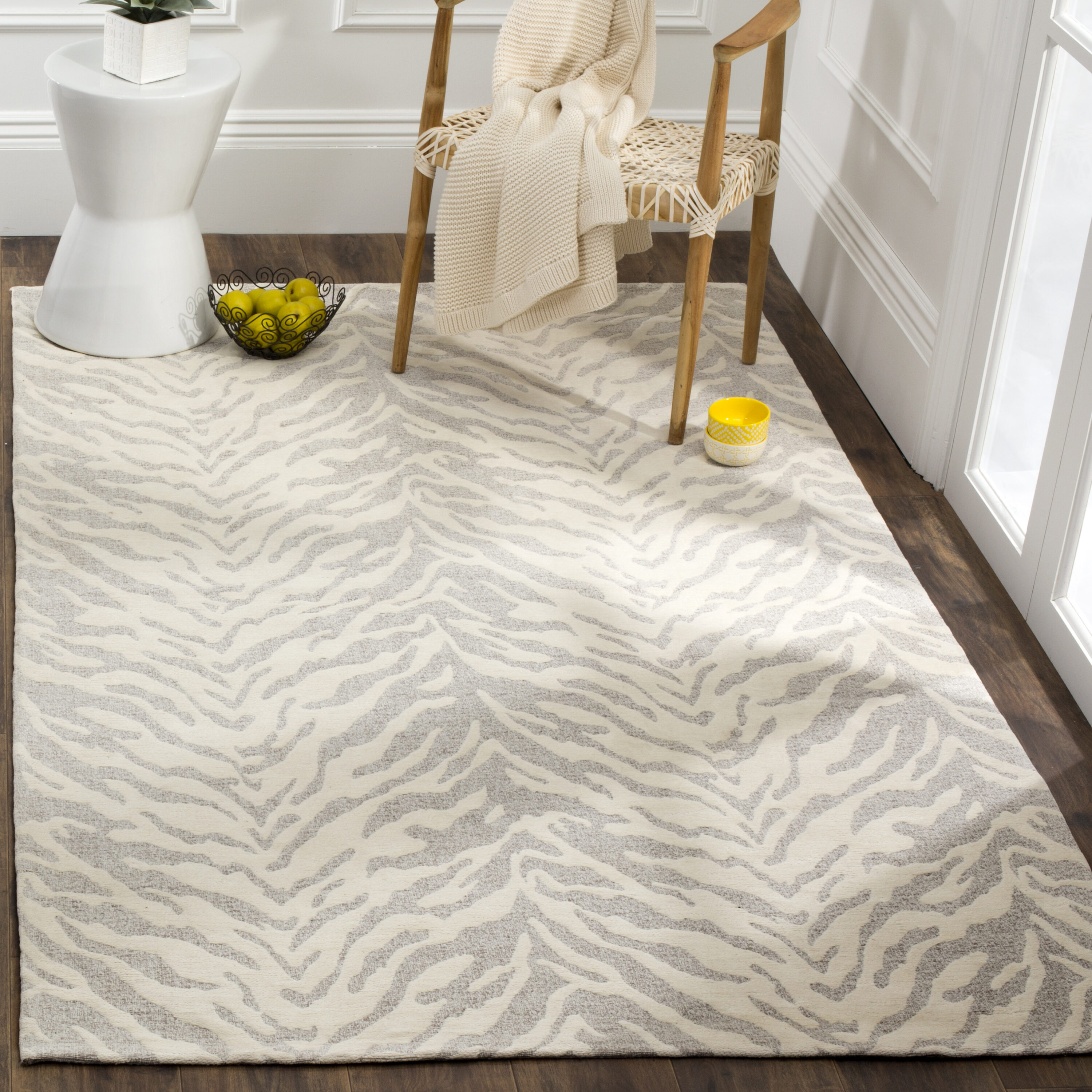 Safavieh MRB632A-24 Marbella Pagona 2 x 4 (ft) Loomed Polyester Light Gray/Ivory Rectangular Indoor Abstract Bohemian/Eclectic Throw rug