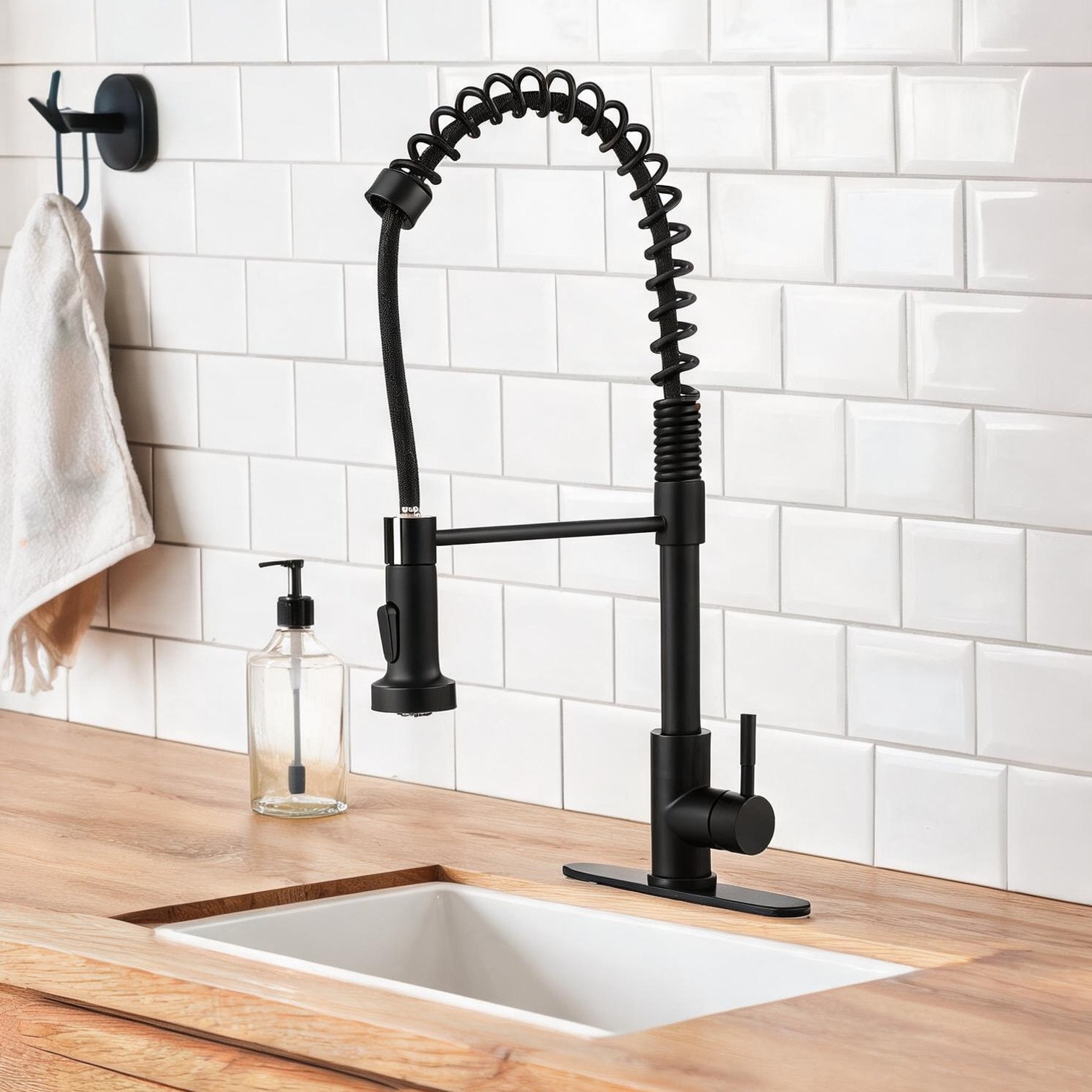 Naturefalls Single-Hole Pull-Out Kitchen Faucet in Sleek Black Stainless Steel with High-Arc Swivel Spout