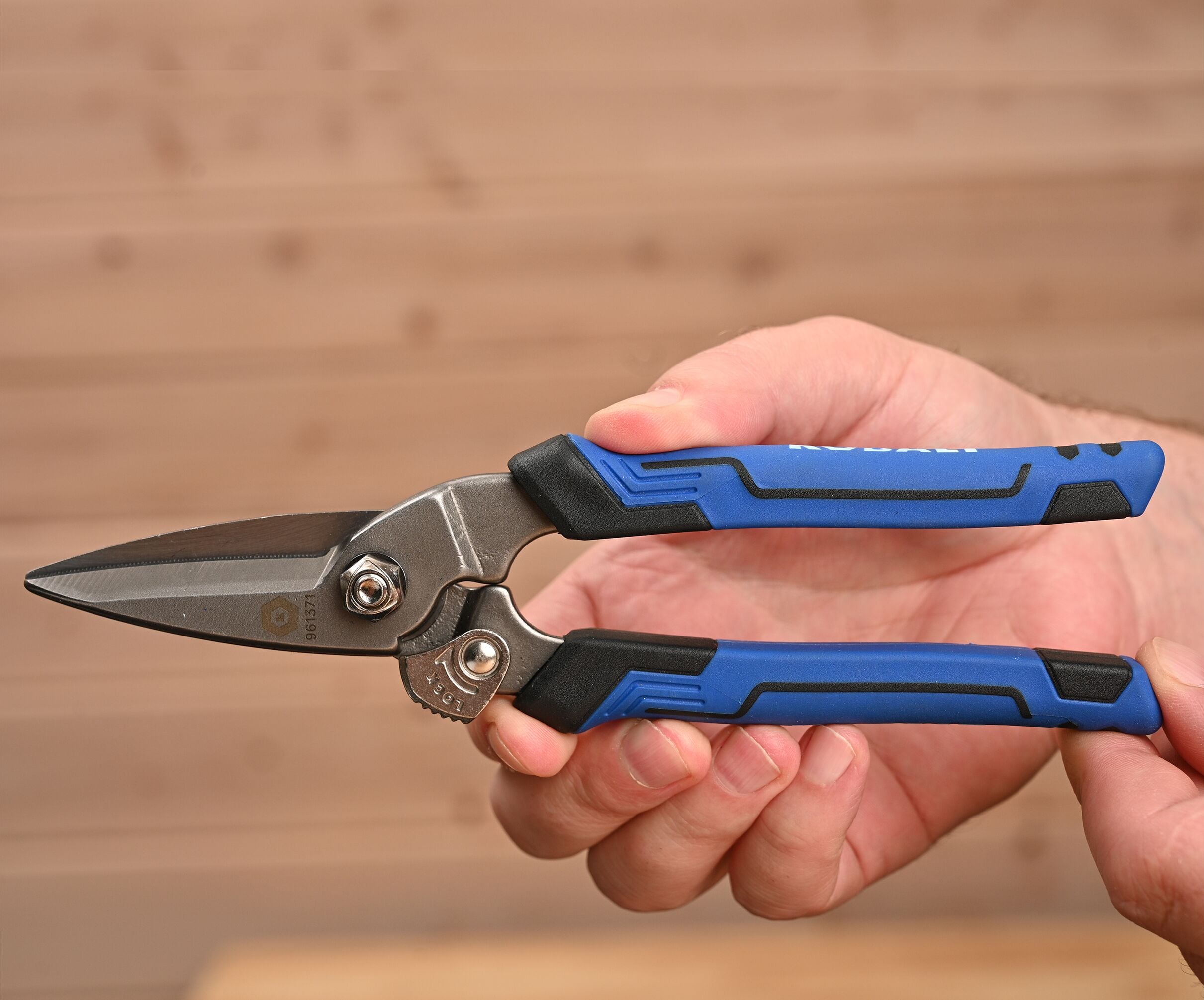 Kobalt 8-in Serrated Molded Grip Scissors in the Scissors