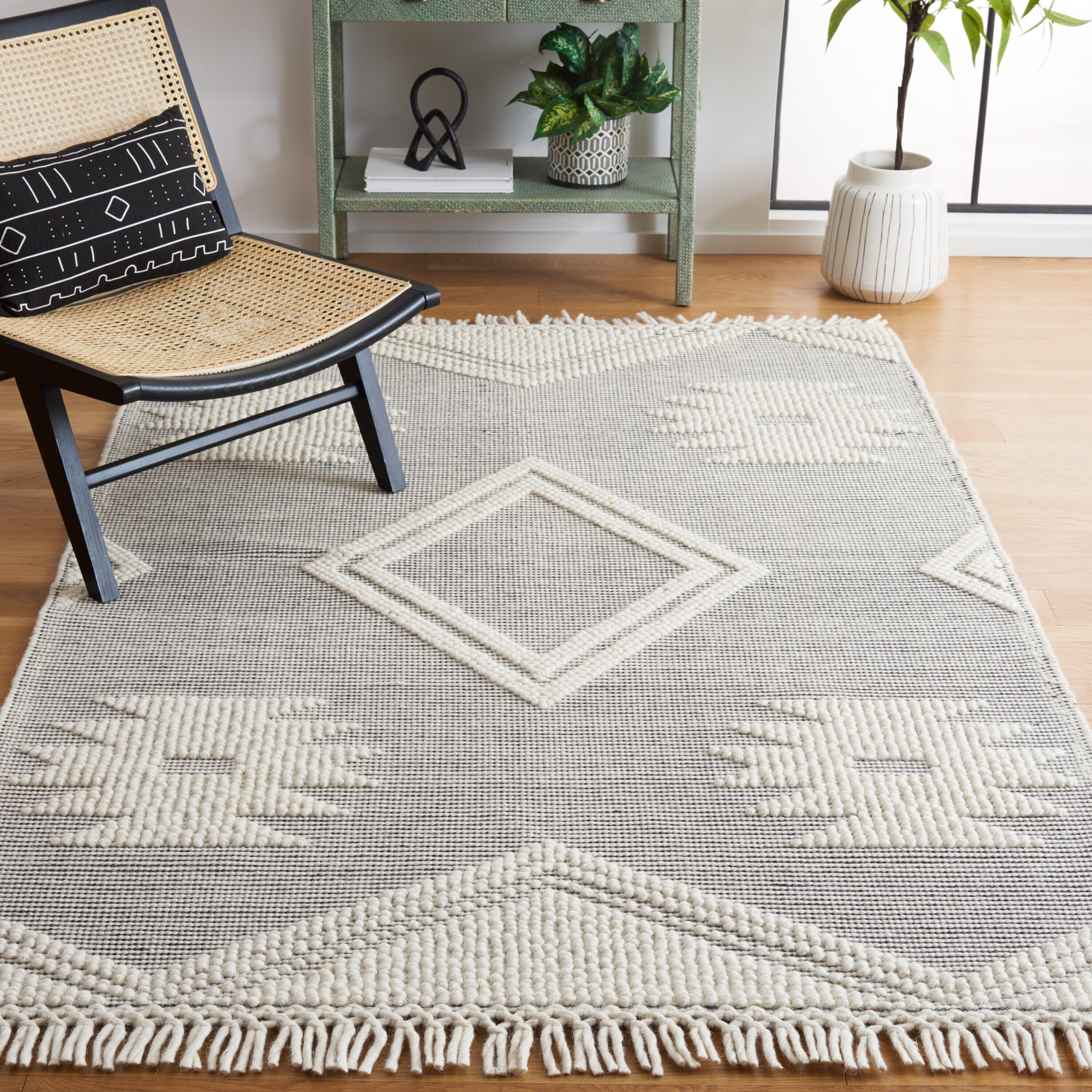  Marbella 477 Ivory/Black Bohemian 4ft x 6ft Small Rectangle Rug