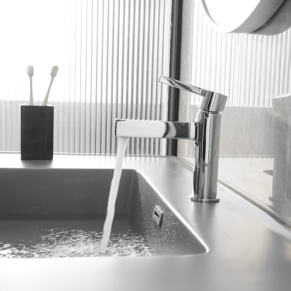 Polished Chrome Single Handle Modern Bathroom Faucet