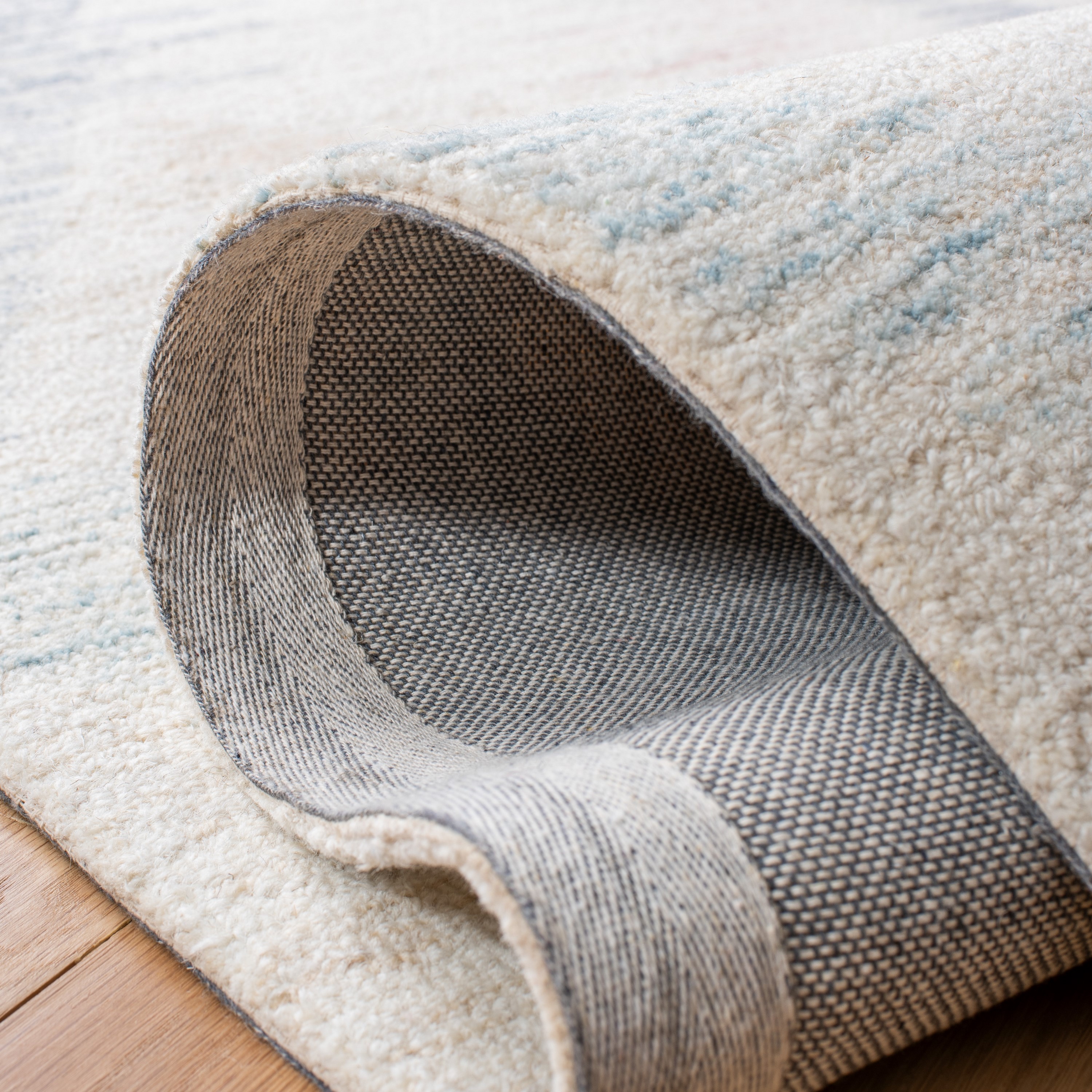 Ivory and Blue Hand-Tufted Wool 4' x 6' Area Rug