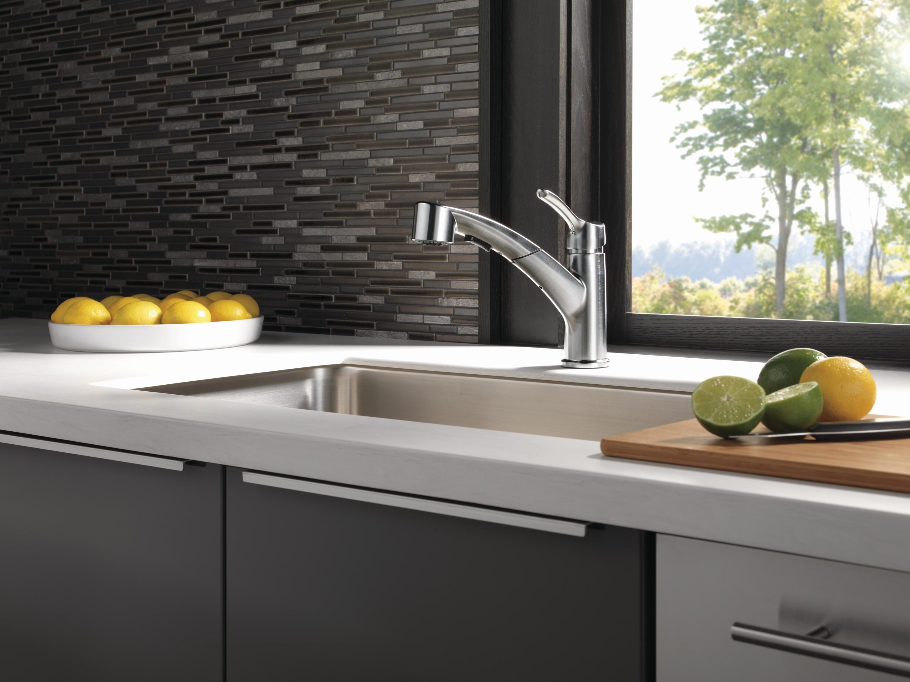 Collins Pull Out Sprayer Kitchen Sink Faucet, Single Handle Kitchen Faucet