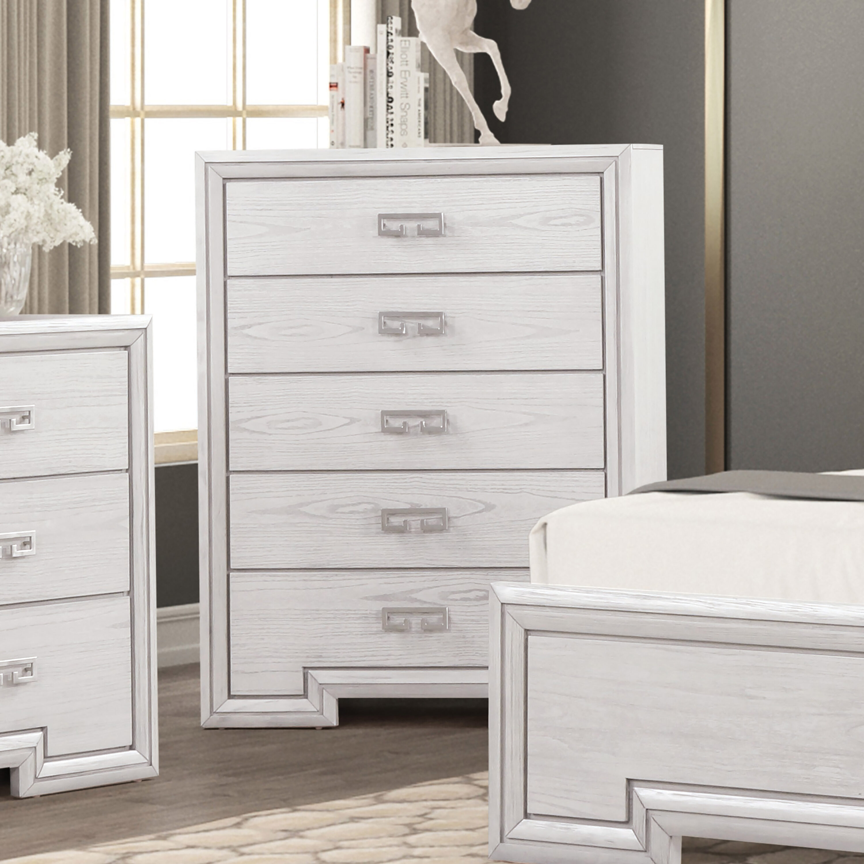 Furniture of America Osurin Rustic White 5 -Drawer 40-in Standard chest
