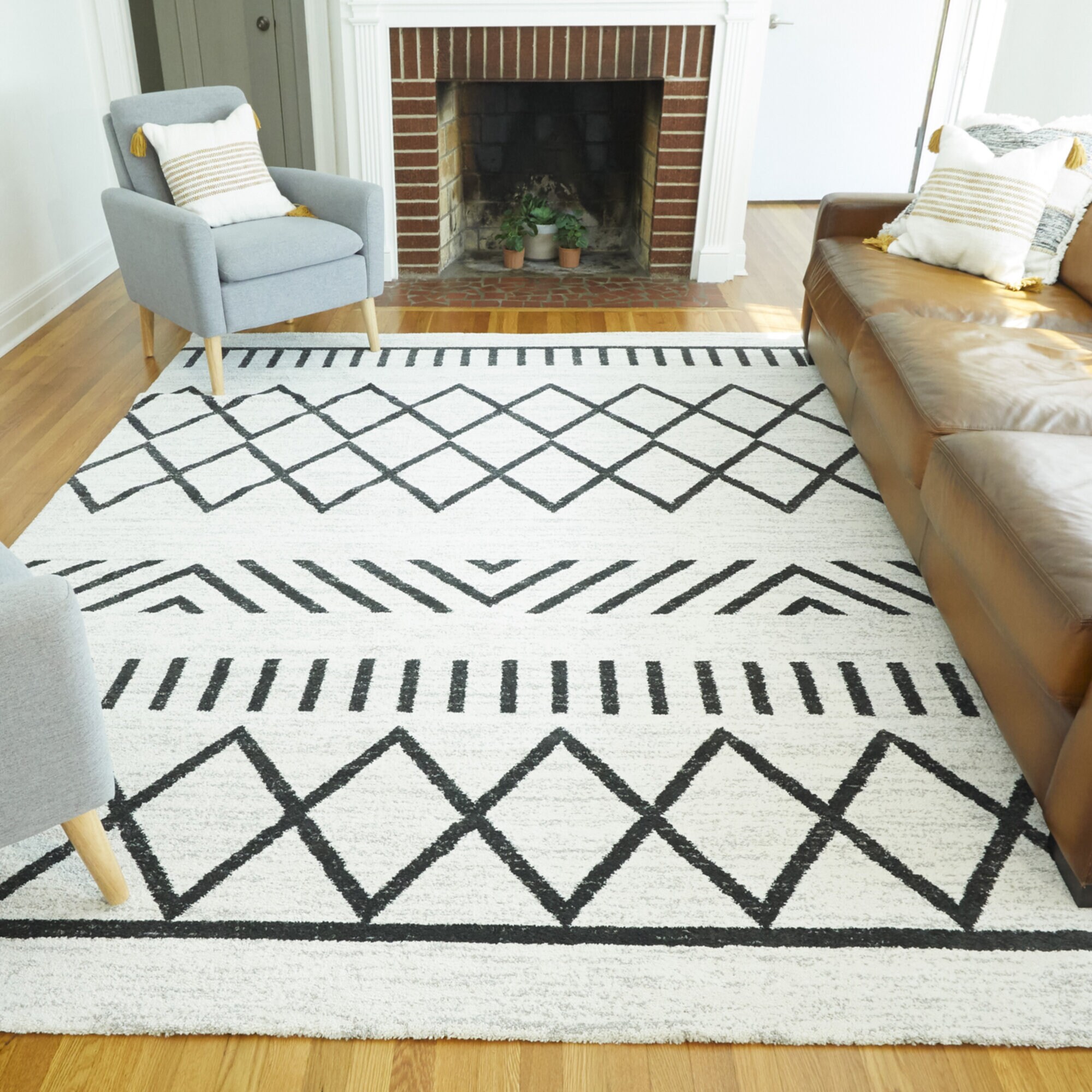 Balta 3003884 2 x 7 (ft) Loomed Polypropylene Off-White Rectangular Indoor Geometric Global Area rug