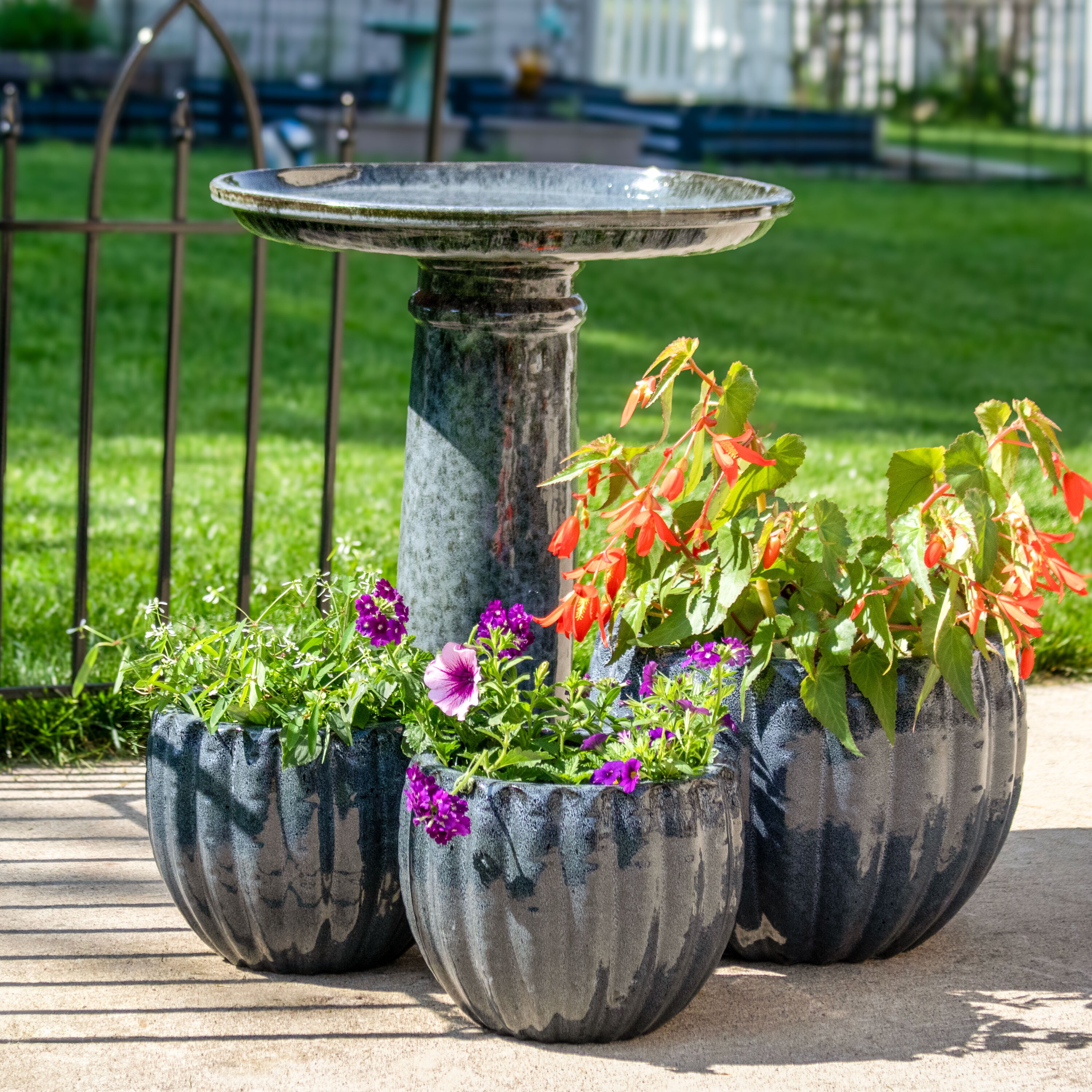 Sunnydaze Decor VBD-554 birdbaths - View #2