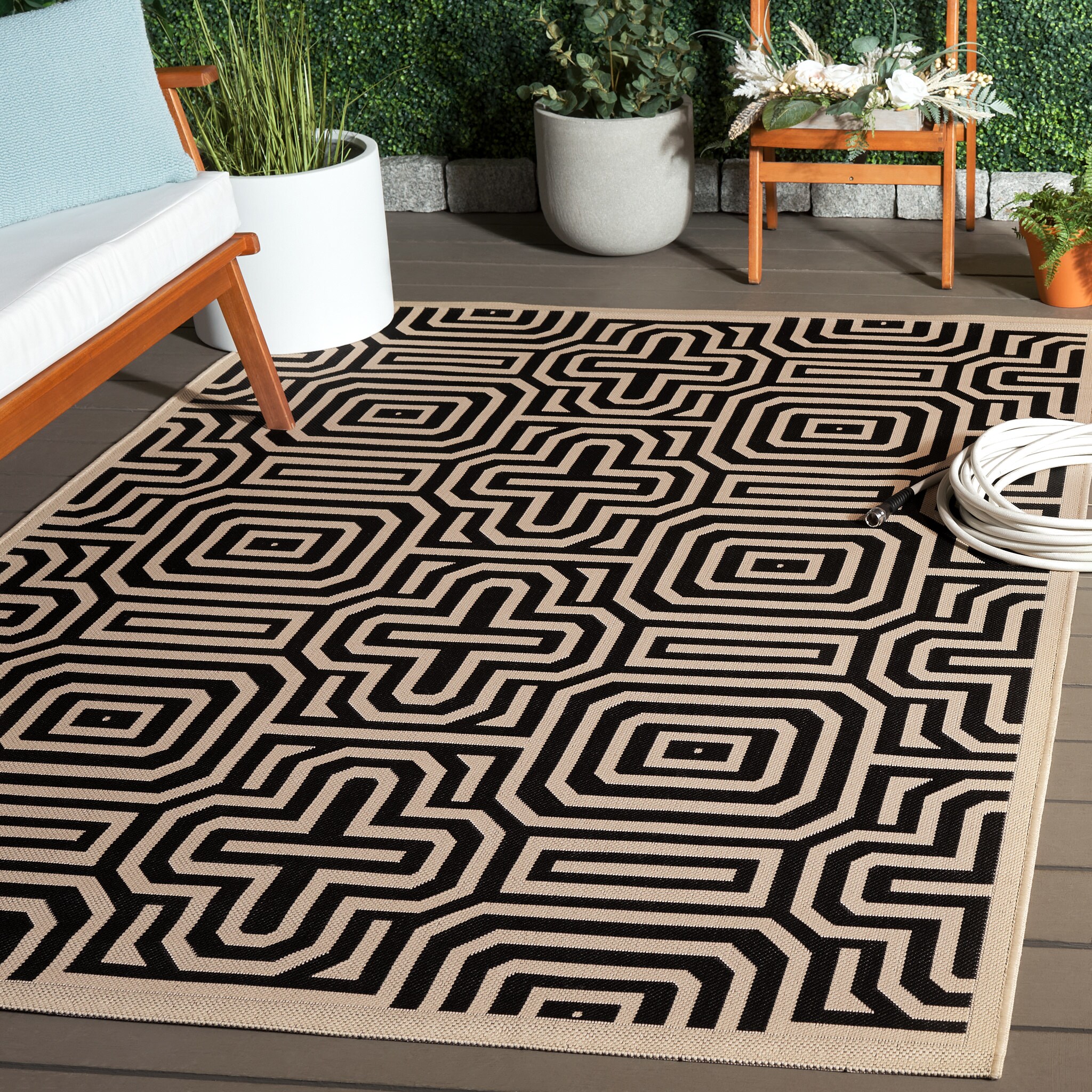 Courtyard 7 x 10 (ft) Loomed Polypropylene Sand/Black Rectangular Indoor Geometric Mid-Century Modern Professionally Clean Only Area rug