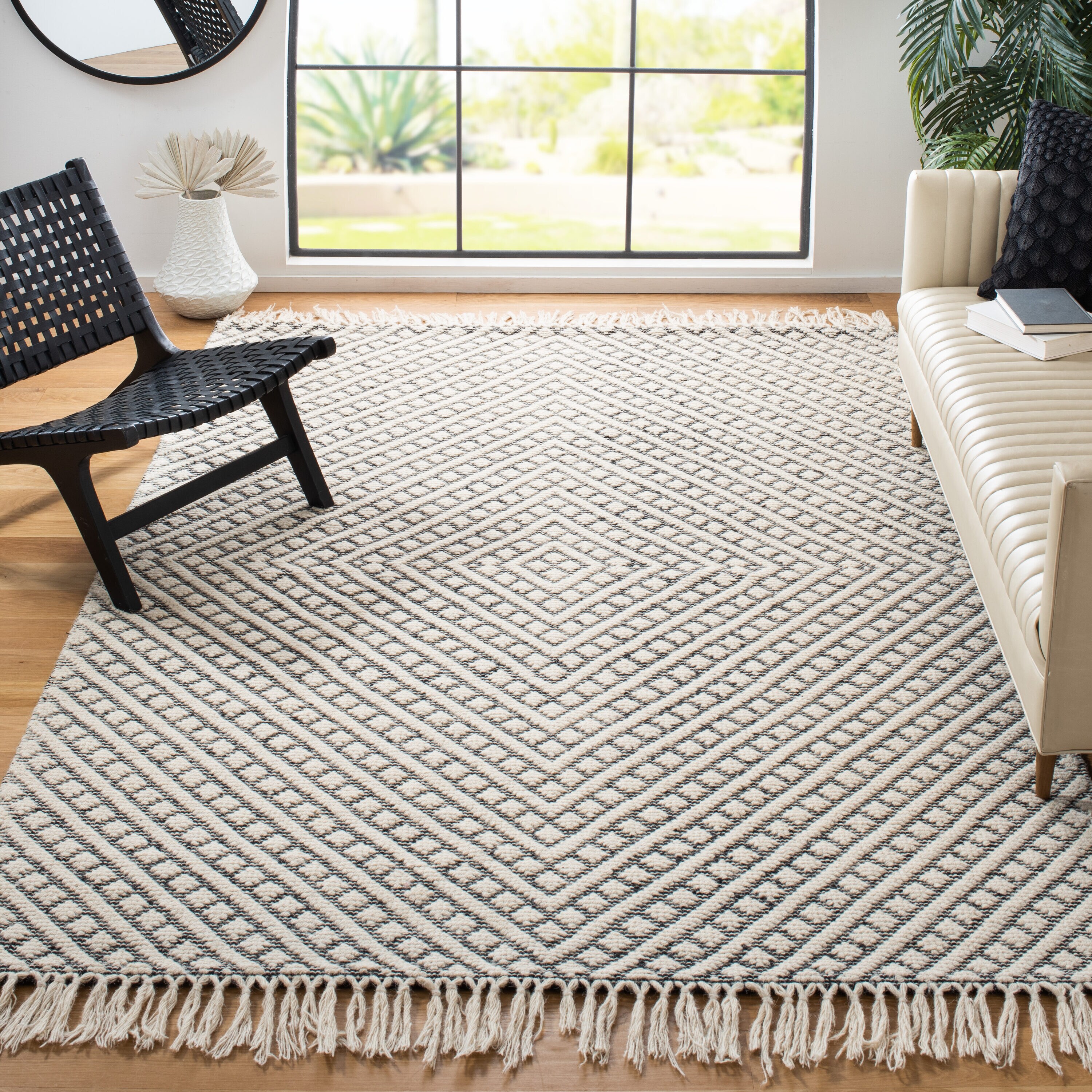  Natura 357 Ivory/Black Contemporary 6ft x 9ft Medium Rectangle Rug