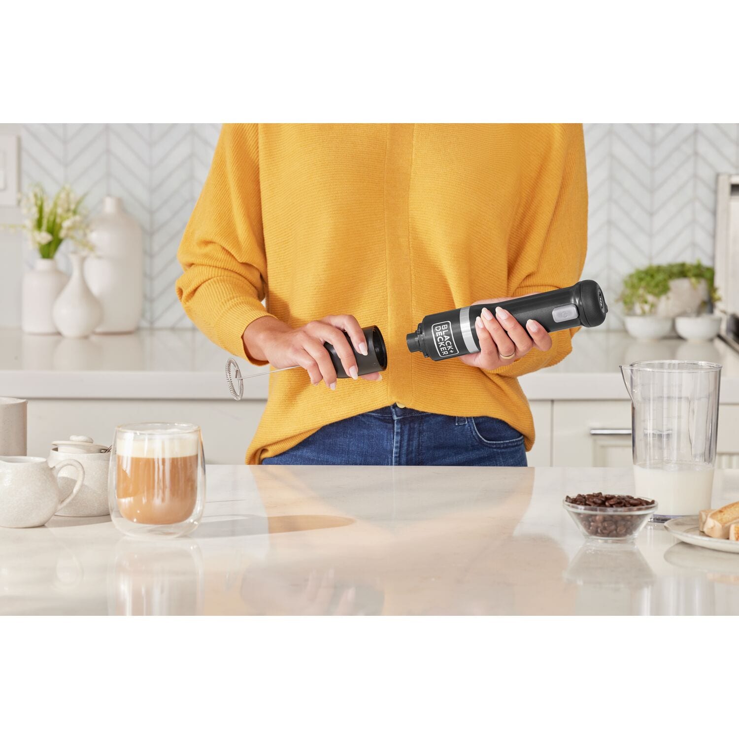 BLACK+DECKER Kitchen Wand Cordless Immersion Blender, 3 in 1 Multi Tool  Set, Hand Blender with Charging Dock, Whisk, and Chopper, Grey (BCKM1013K01)