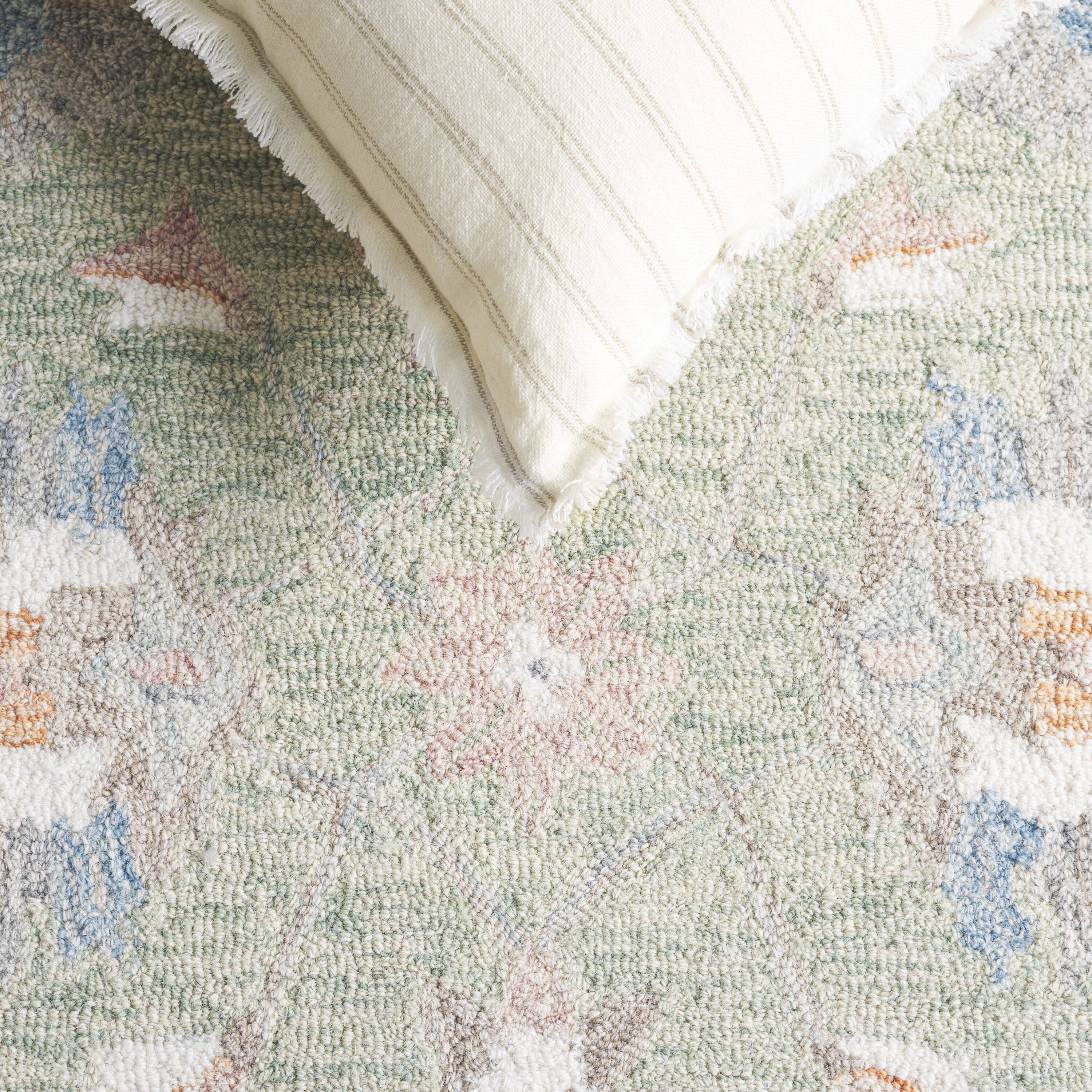 Safavieh HG125Y-4 rugs - View #4