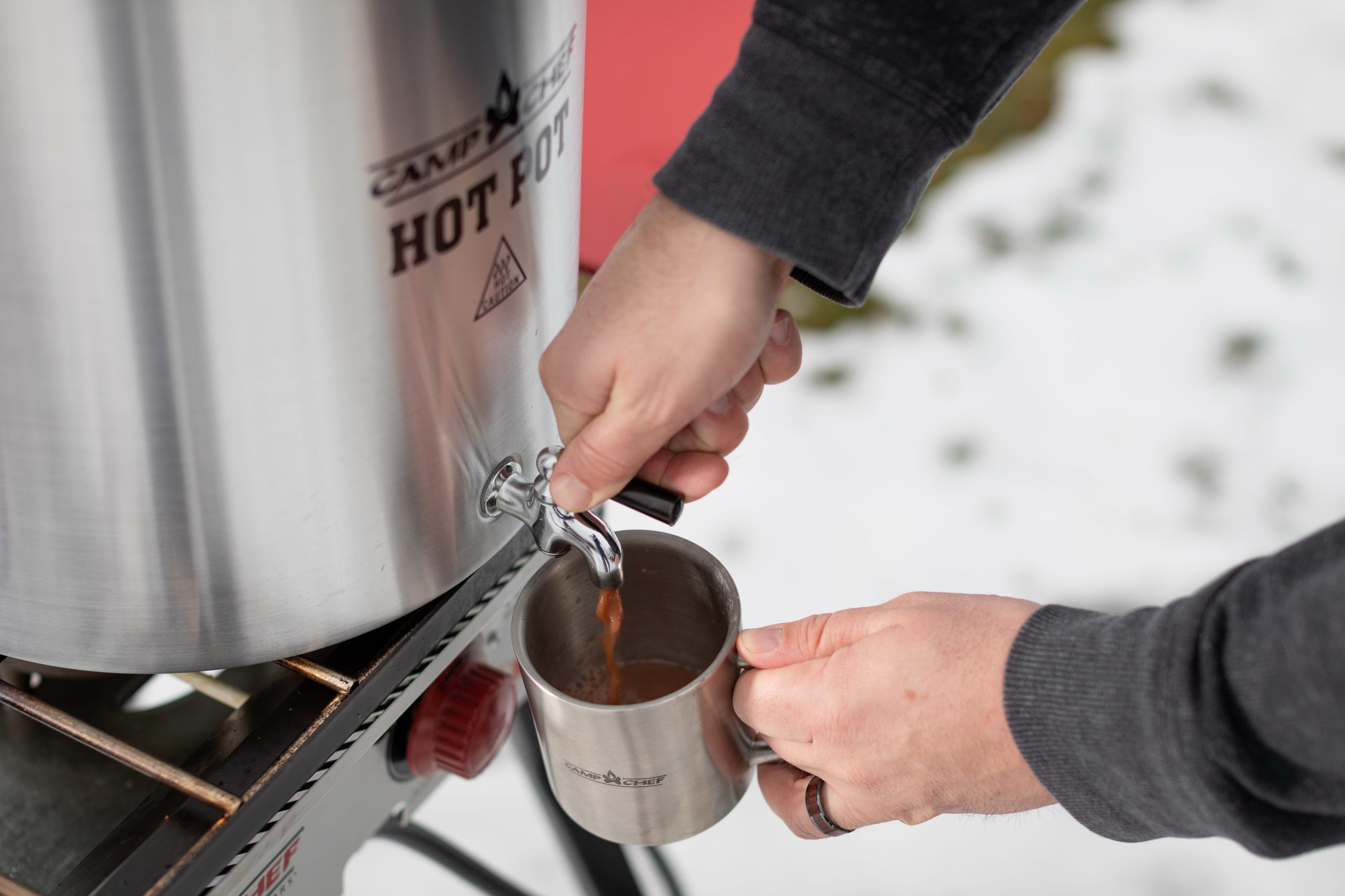 Camp Chef Aluminum Hot Water Pot with Spigot - For Hot Chocolate & Hot  Apple Cider - Hot Water Storage with a Spigot for Dishes - Easy-to-Serve  Hot