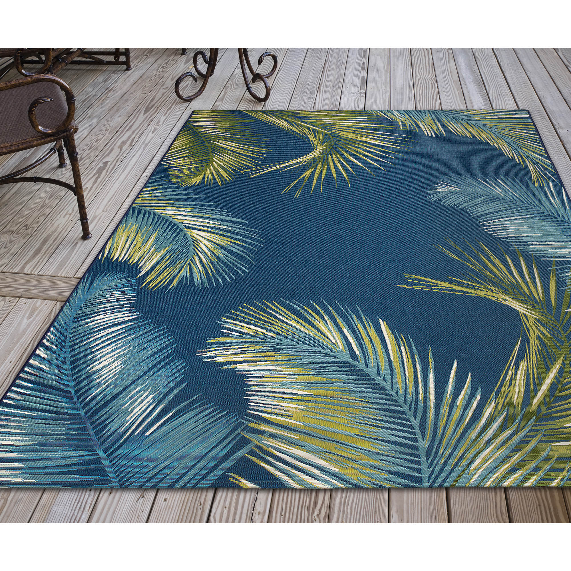 Coastal Charm Blue Synthetic 5' x 7' Reversible Indoor/Outdoor Rug