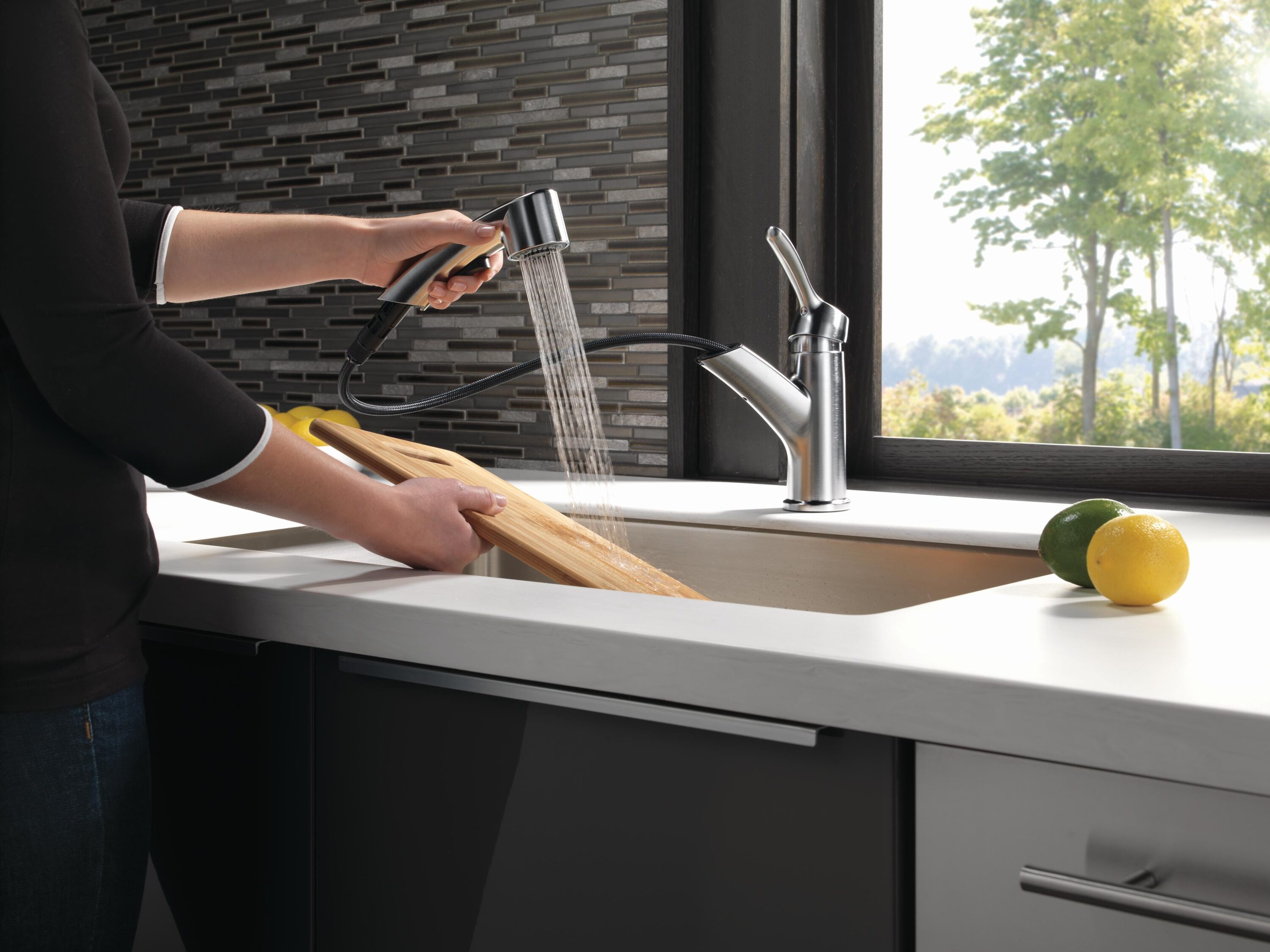Delta Collins Arctic Stainless 1-Handle Deck-Mount Pull-Out Handle Kitchen Faucet (Deck Plate Included)
