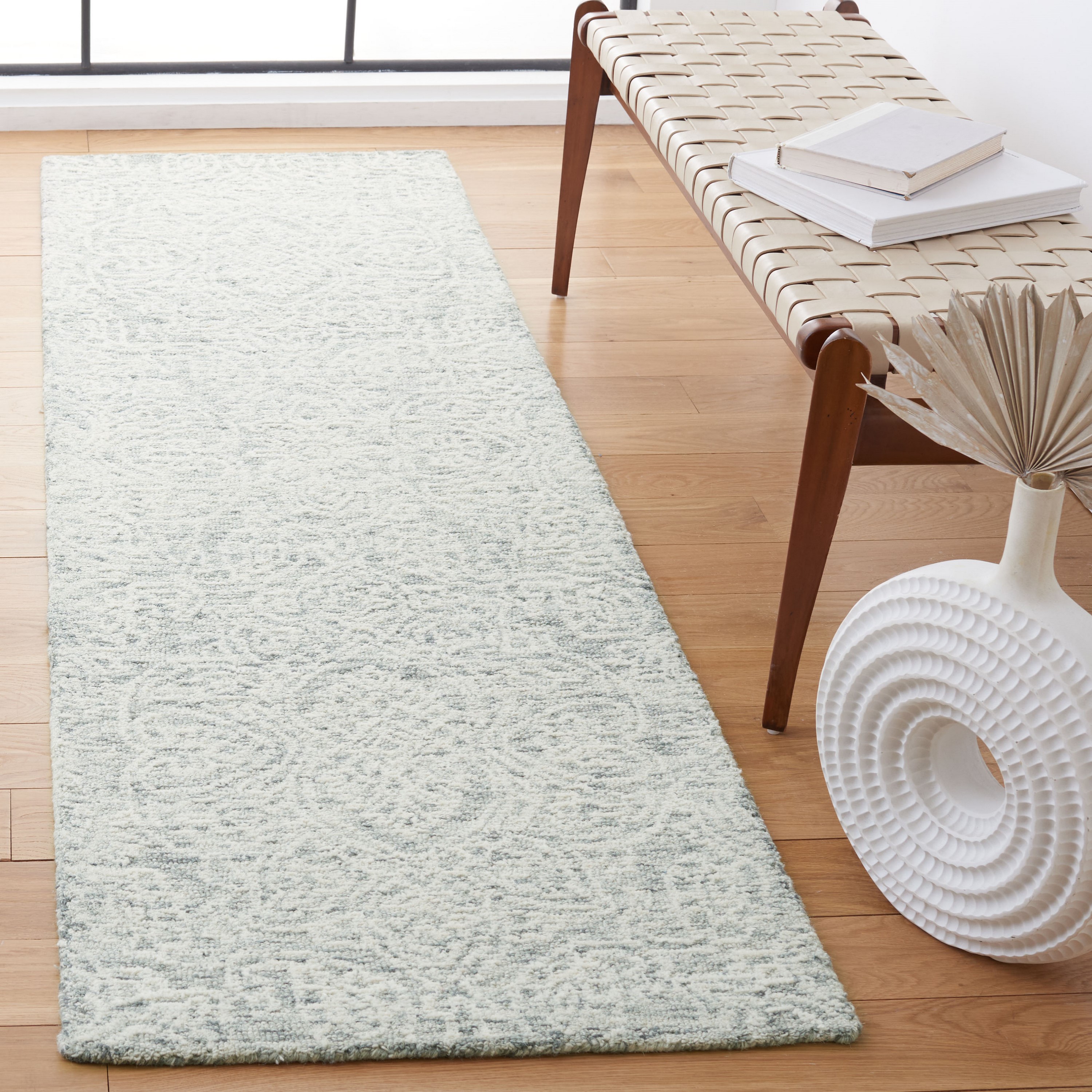 Safavieh MET998H-28 Metro Lorenzina 2 x 8 (ft) Tufted Wool Dark Gray/Ivory Rectangular Indoor Floral/Botanical Farmhouse/Cottage Runner rug