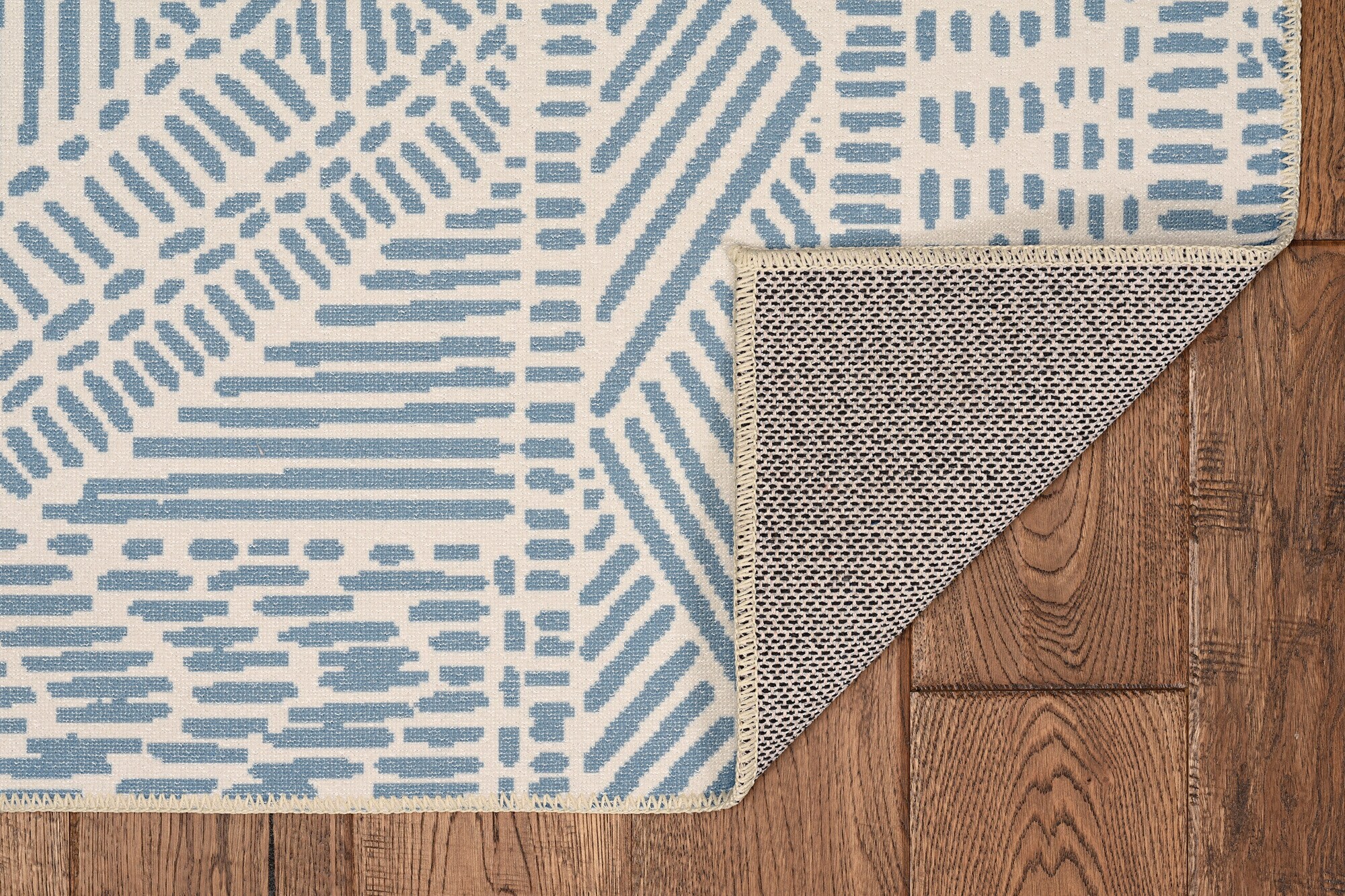 Linon RUGWR3235 rugs - View #3