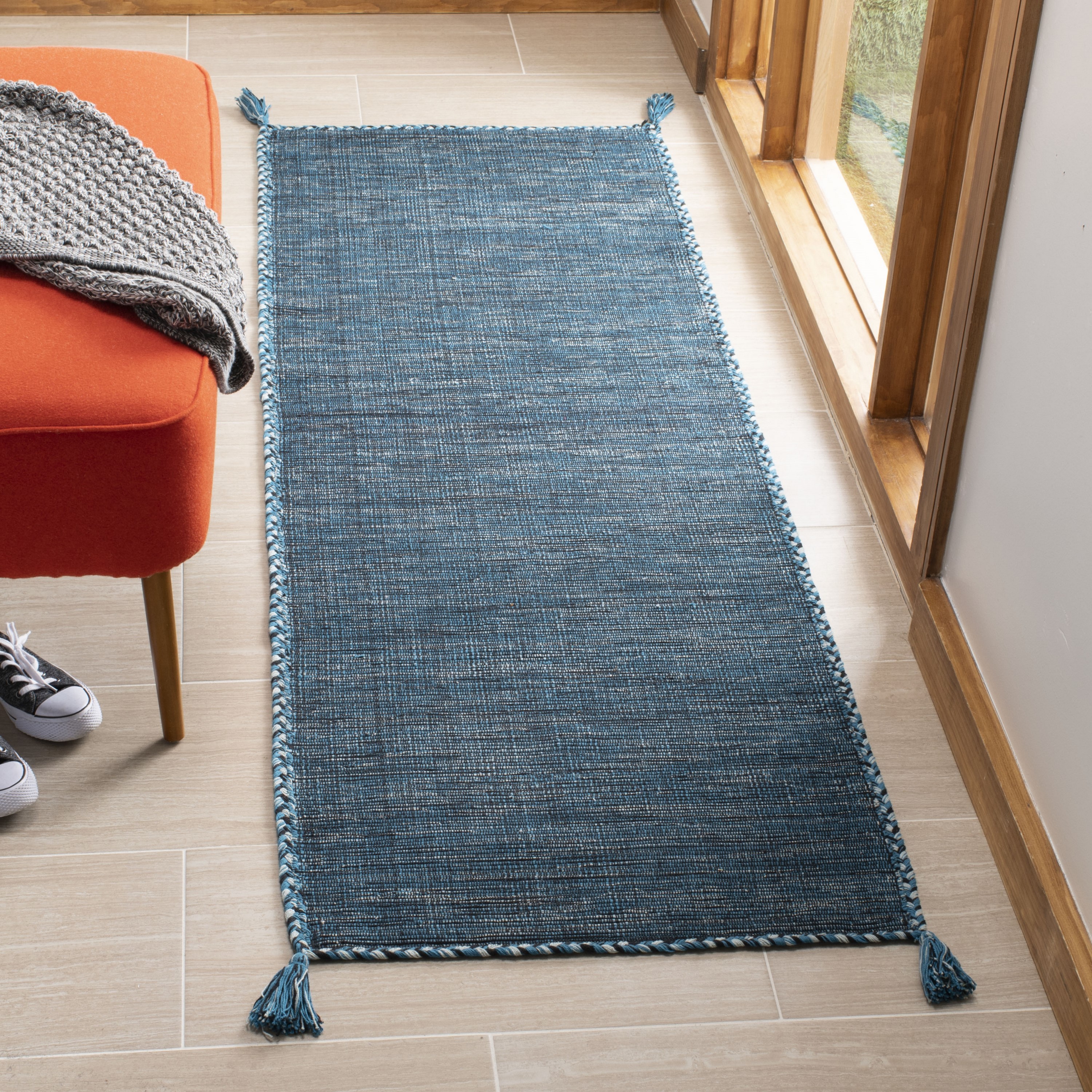 Safavieh MTK150M-27 Montauk Lajolla 2 x 7 (ft) Cotton Blue/Black Rectangular Indoor Solid Coastal Runner rug