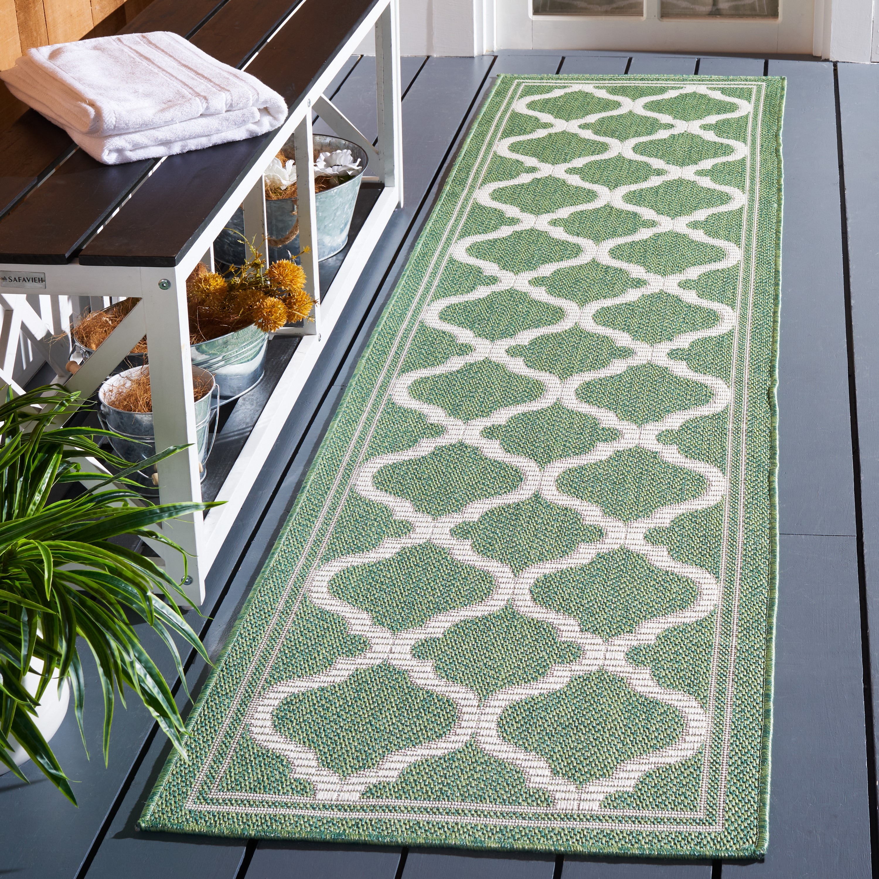 Safavieh BMU810Y-28 Bermuda 800 Mercy 2 x 8 (ft) Loomed Polypropylene Green/Beige Rectangular Indoor/Outdoor Trellis Farmhouse/Cottage Runner rug