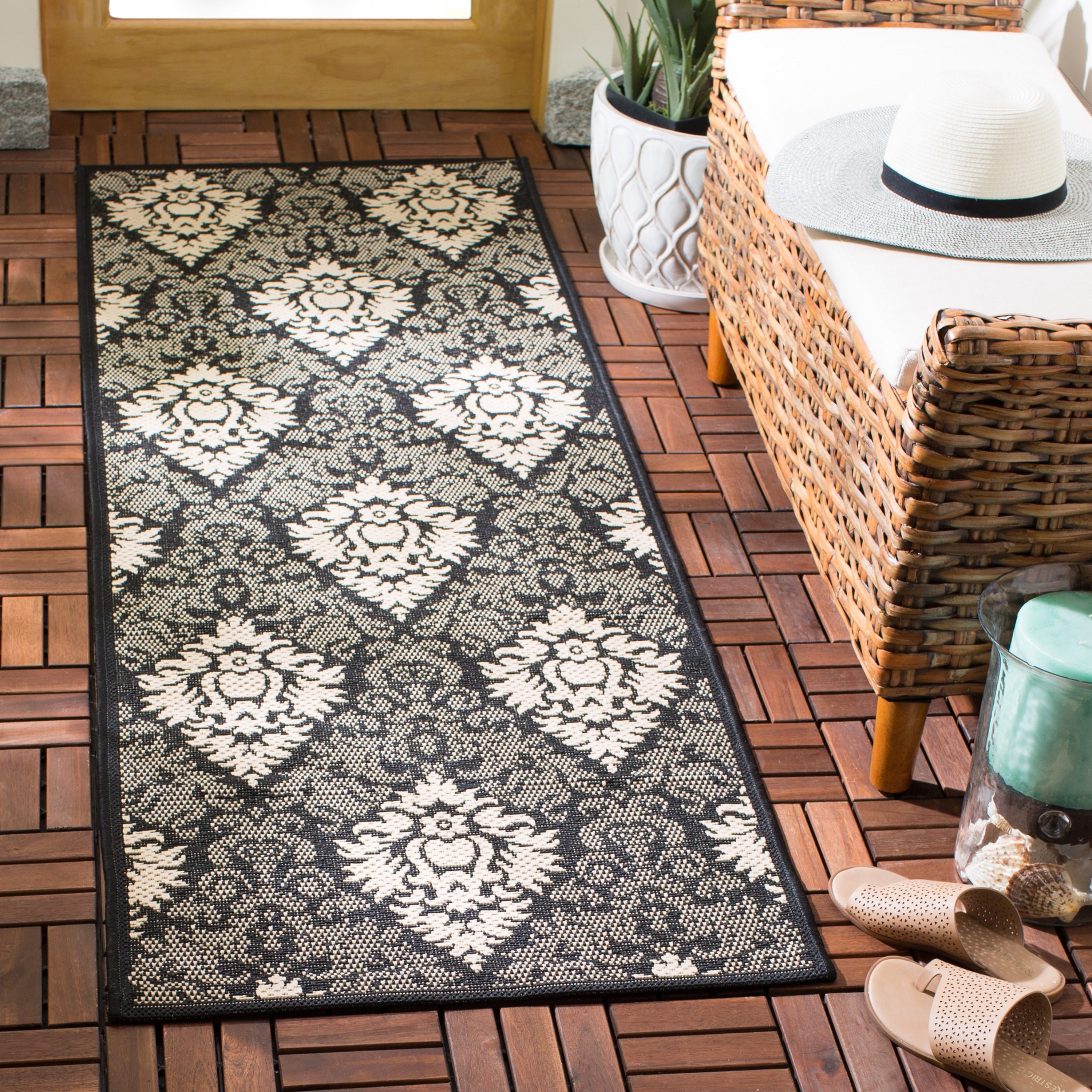 Safavieh CY2714-3908-27 Courtyard Harnesk 2 x 7 (ft) Loomed Polypropylene Black/Sand Rectangular Indoor/Outdoor Damask Coastal Runner rug