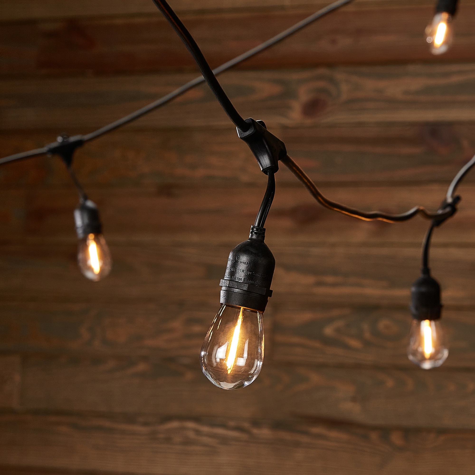 Harbor Breeze 48-ft Plug-in Black Outdoor String Light with 18 White-Light  LED Edison Bulbs
