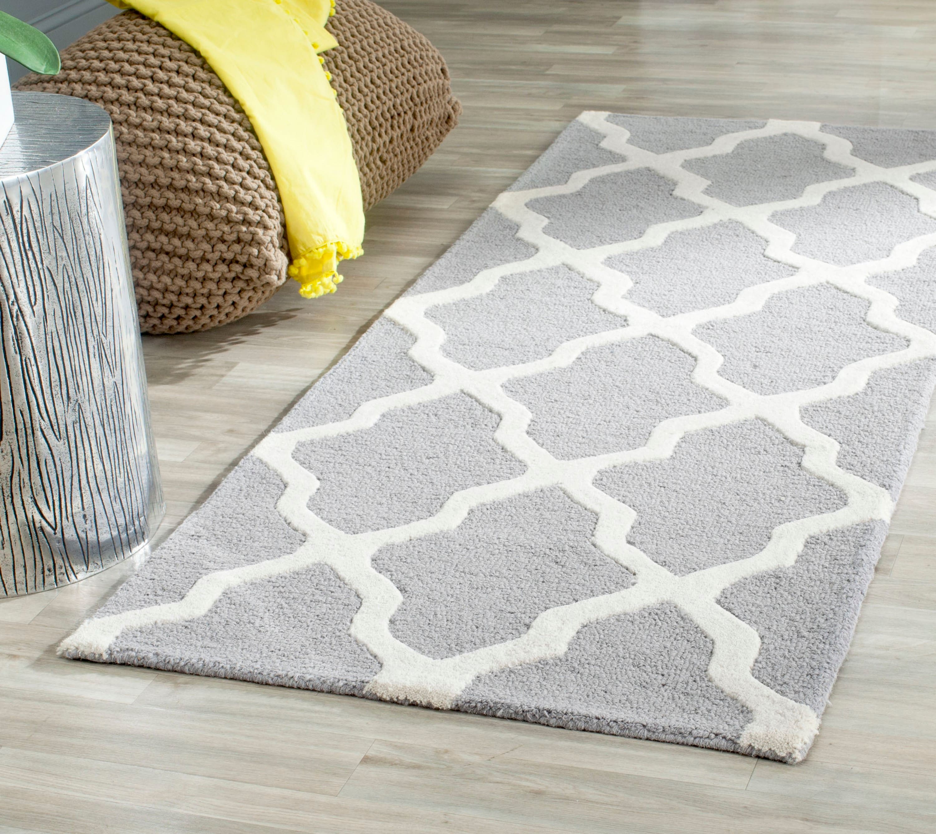 Safavieh CAM121D-26 Cambridge Mosaics 3 x 6 (ft) Tufted Wool Silver/Ivory Rectangular Indoor Trellis Runner rug