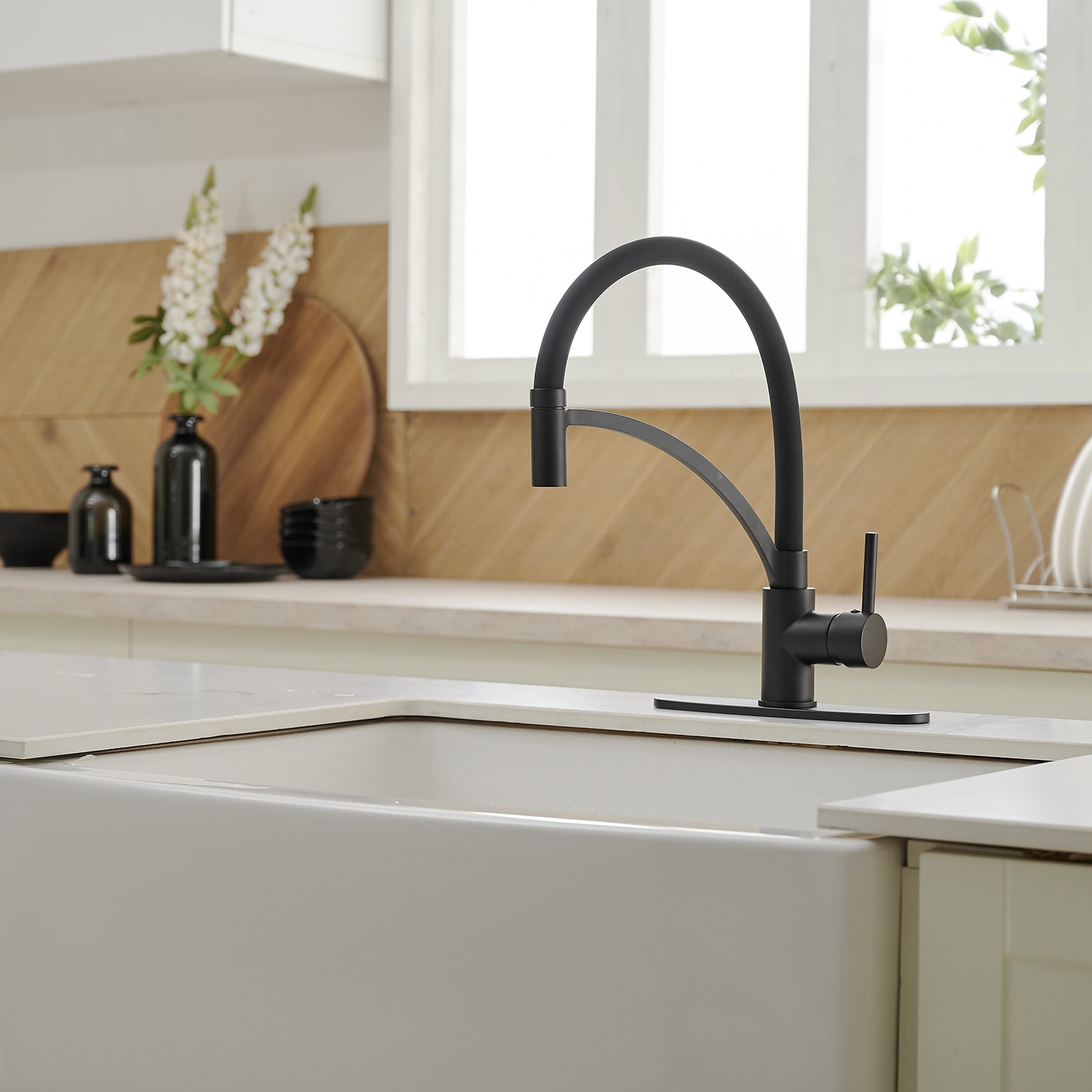 Matte Black Pull-Out Spray Single Handle Kitchen Faucet