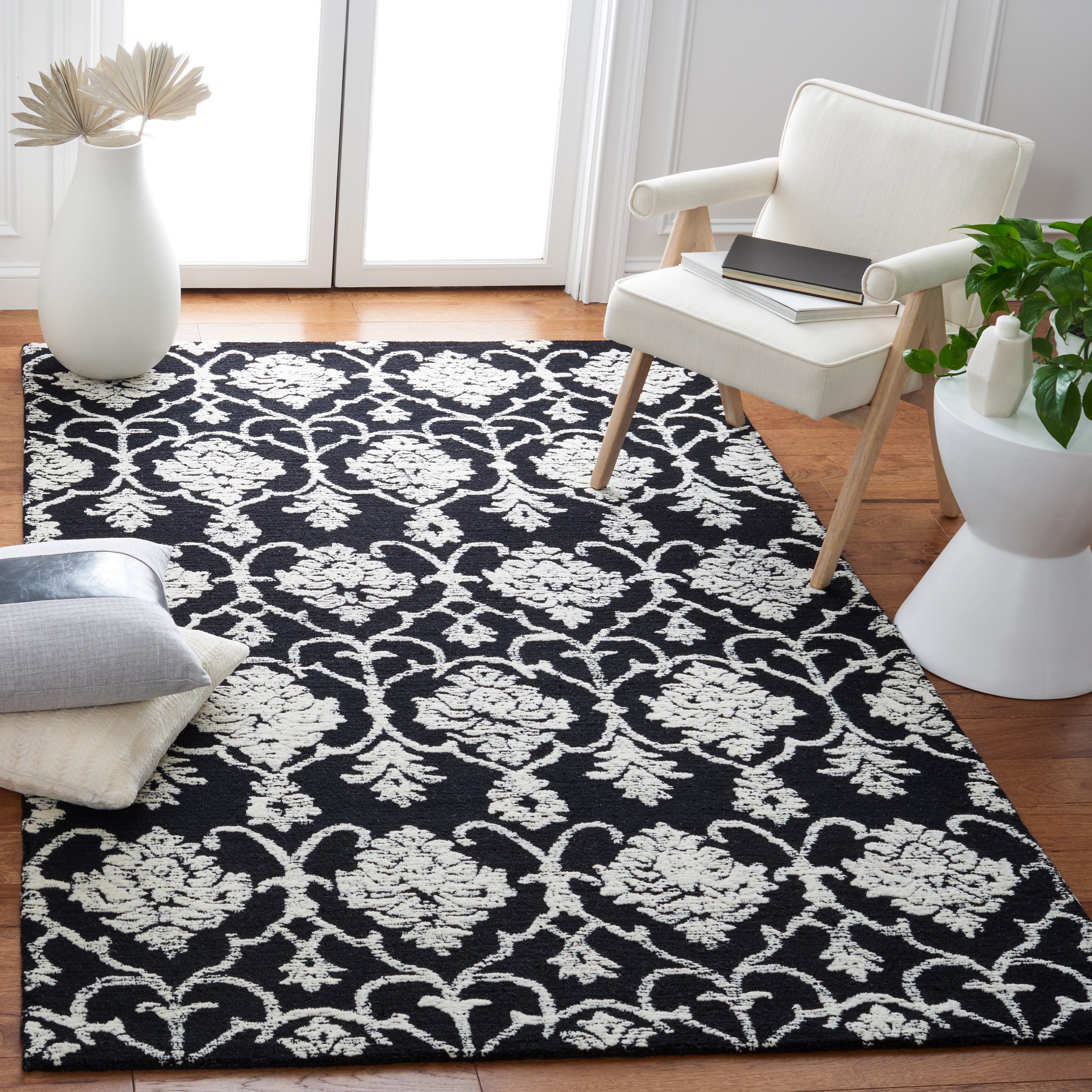 Safavieh MET996Z-4 Metro Mizka 4 x 6 (ft) Tufted Wool Black/Ivory Rectangular Indoor Floral/Botanical Farmhouse/Cottage Area rug