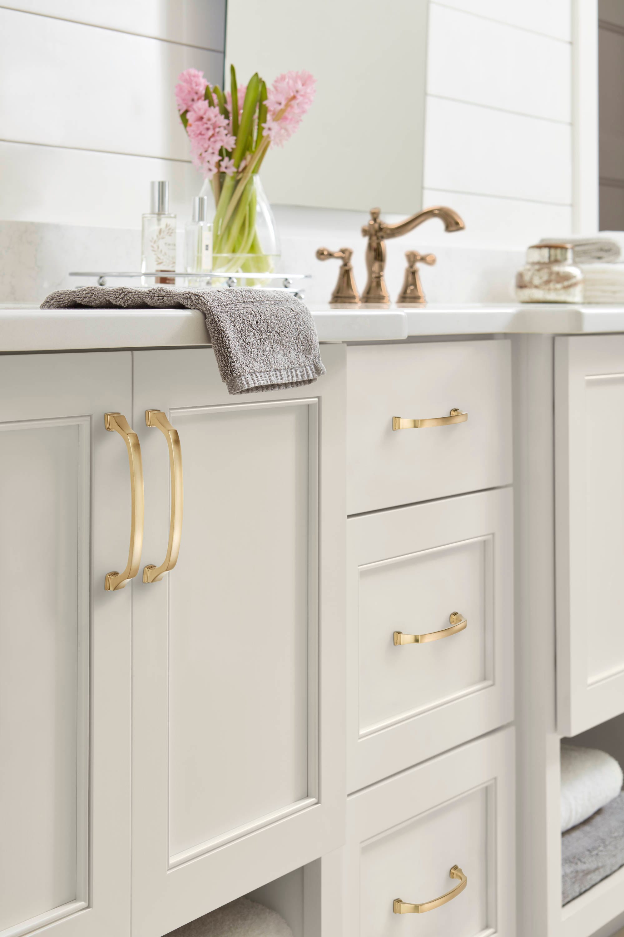 Champagne Bronze Traditional Cabinet Drawer Pull with Mounting Hardware