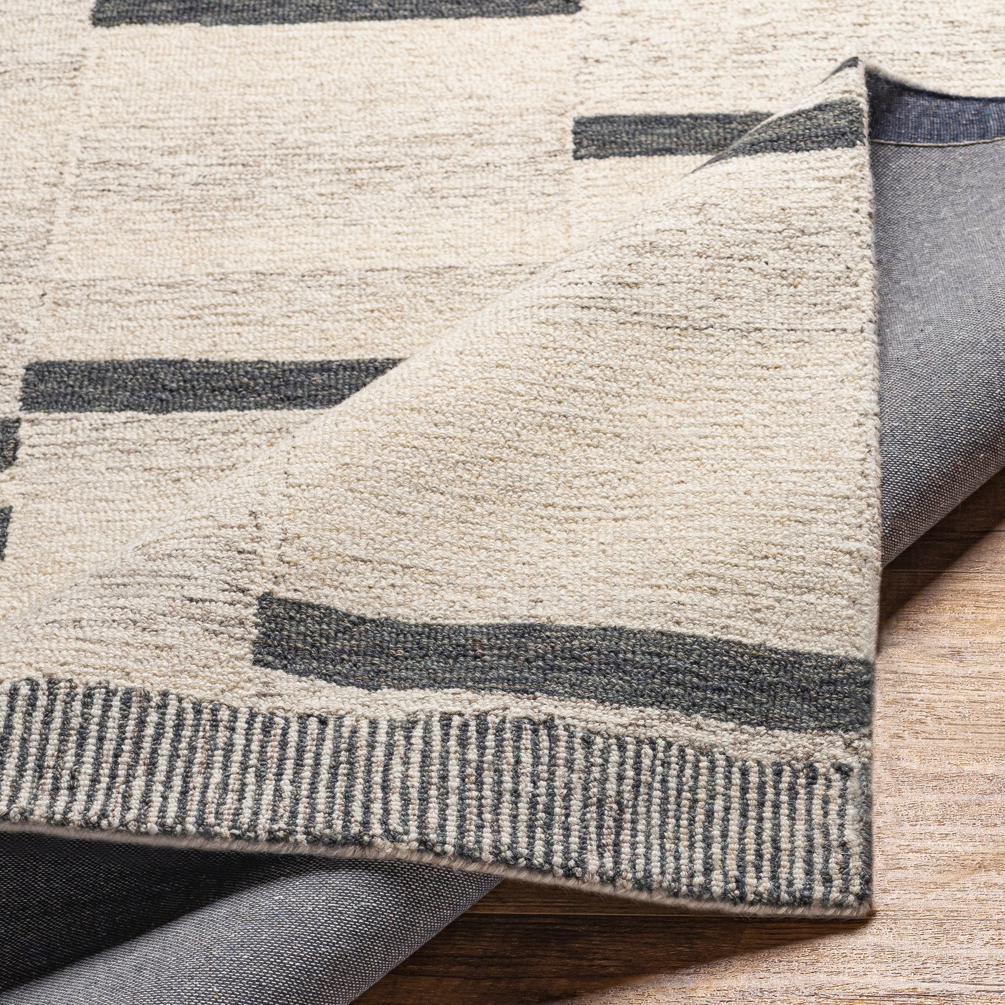 Handmade Tufted Black Wool Rectangular 5' x 7' Easy Care Rug