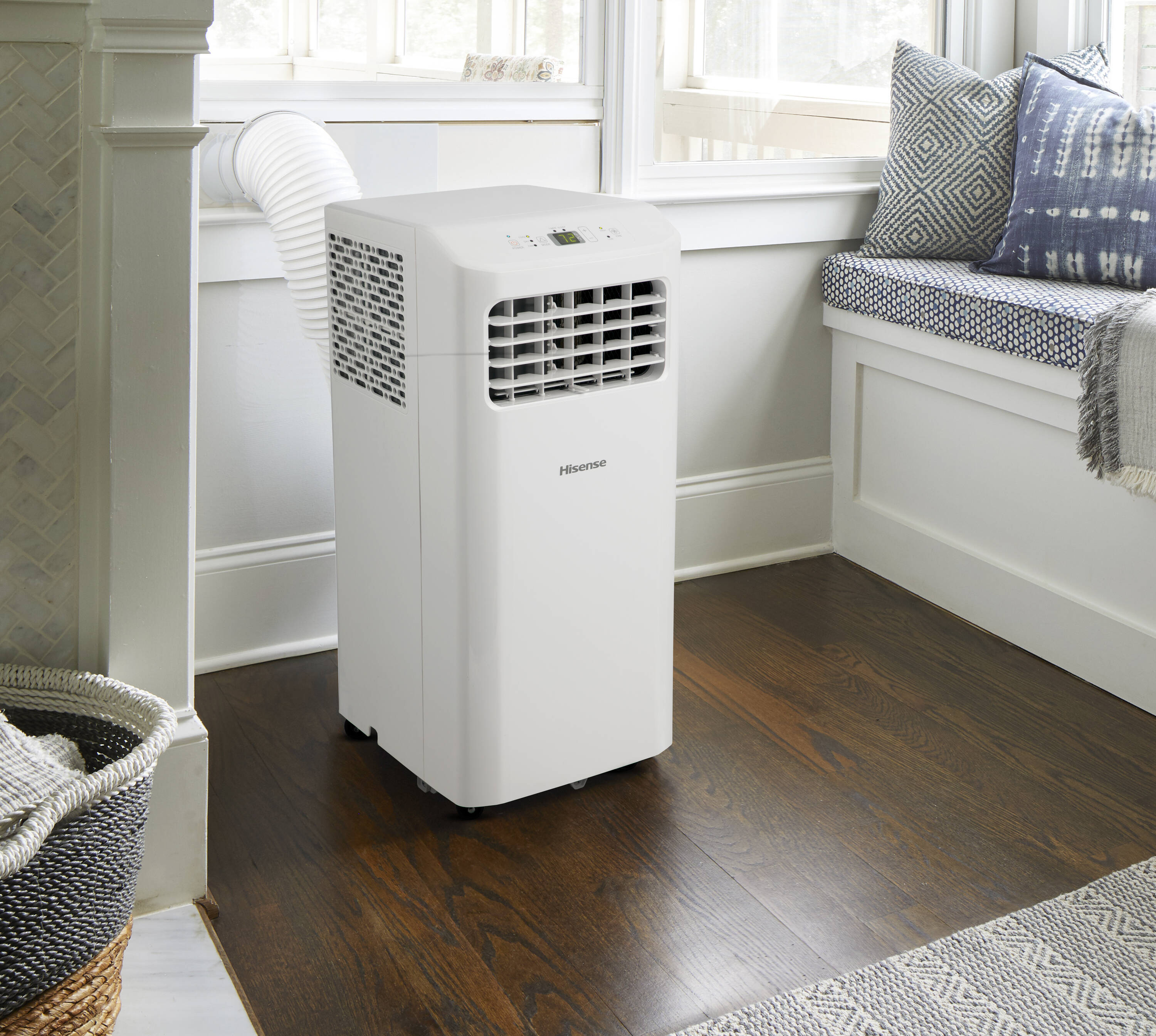 Hisense 5000 BTU DOE 115 Volts White Vented Portable Air Conditioner with Remote Cools 150 sq ft