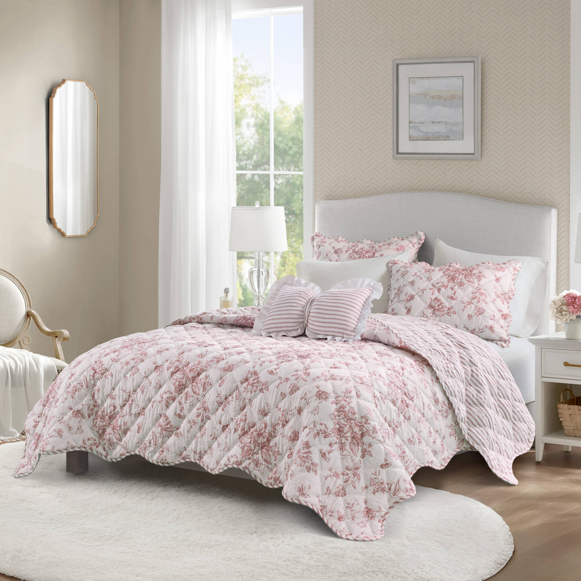 Roomfitters  4Piece Full/Queen Vintage Floral Quilt Bedding Set with Pillow Sham and Throw Pillow Pink