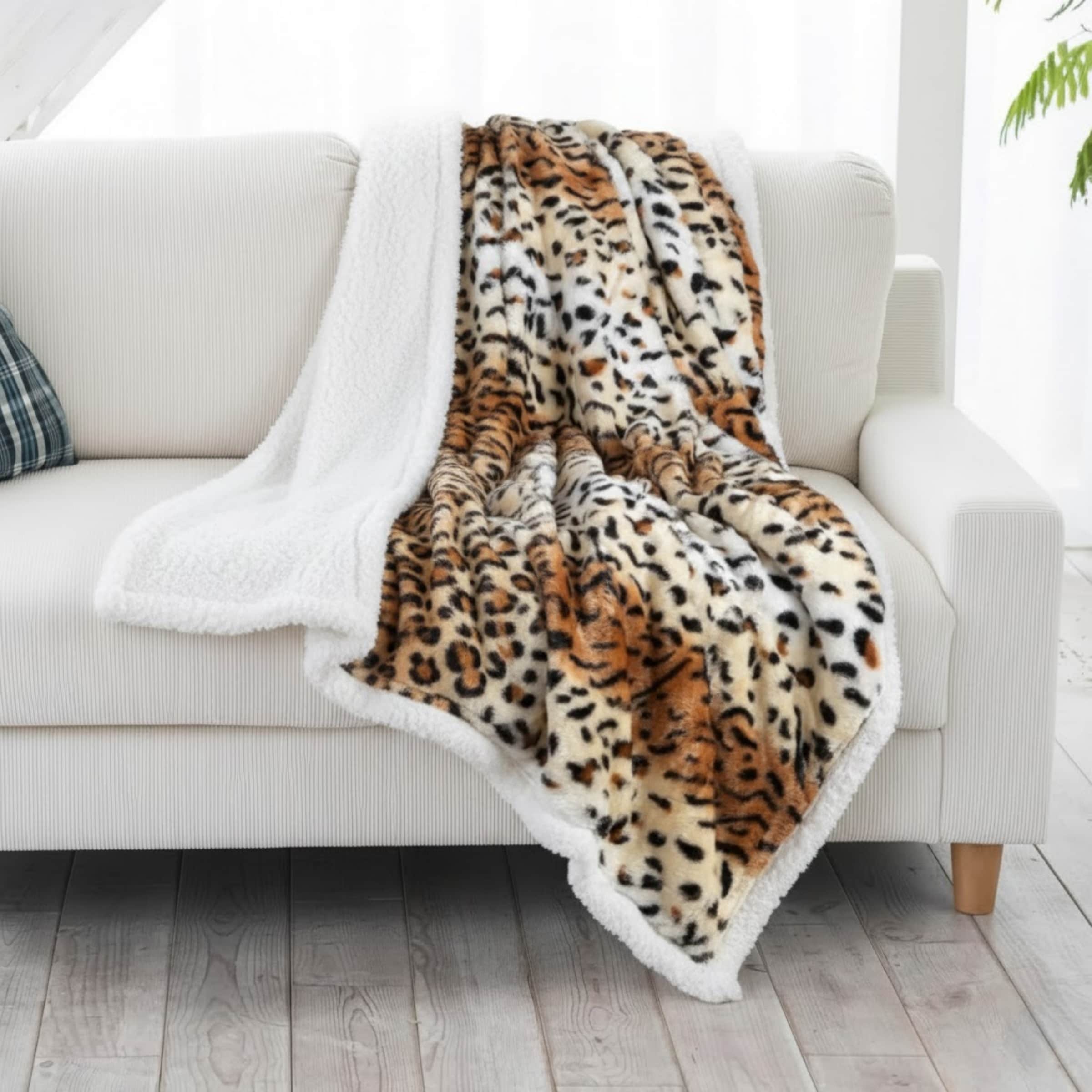 Hastings Home 594479KGC Blankets Tiger 52-in x 60-in Polyester Throw