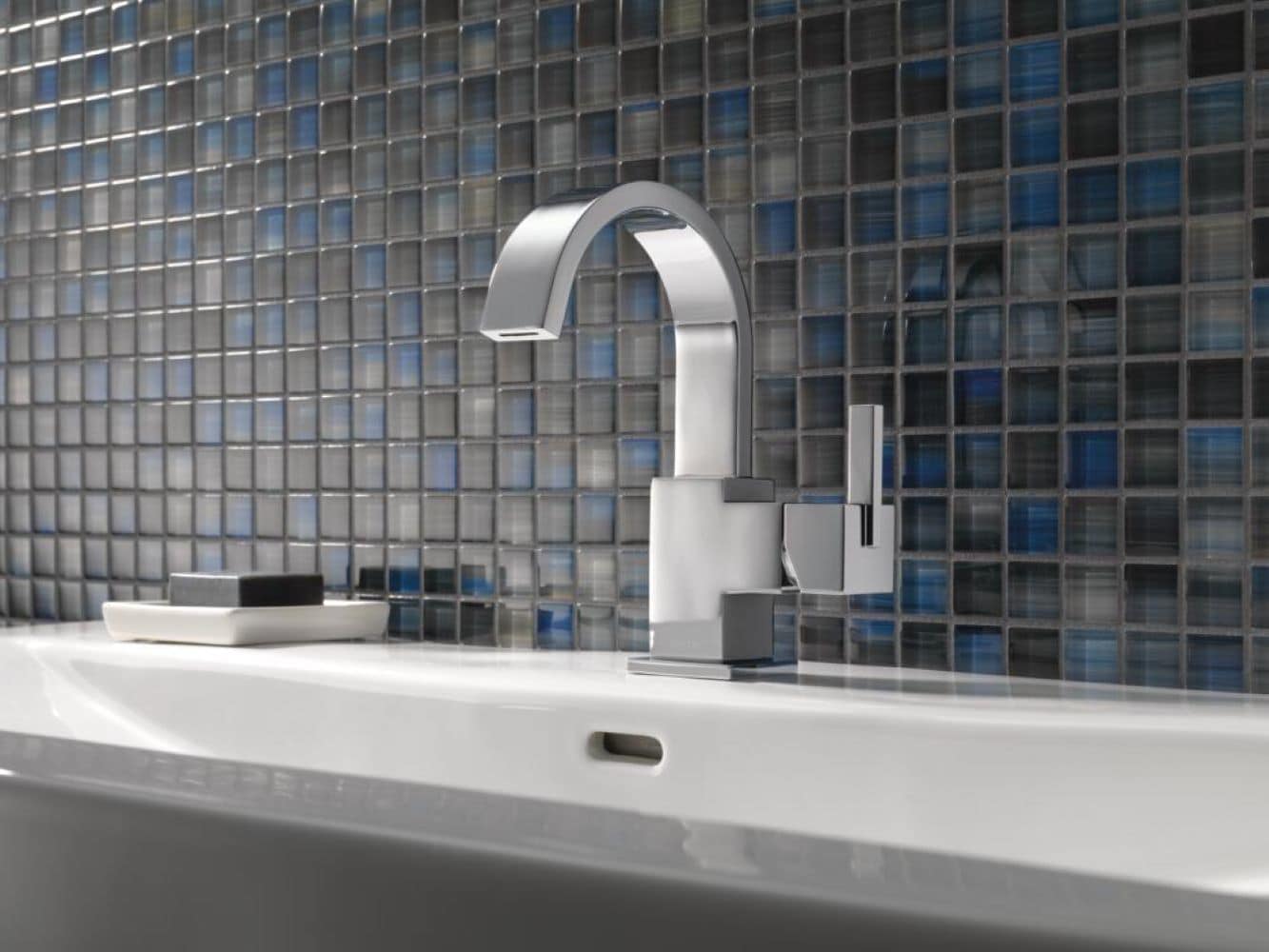 Chrome Modern Single Handle Bathroom Faucet