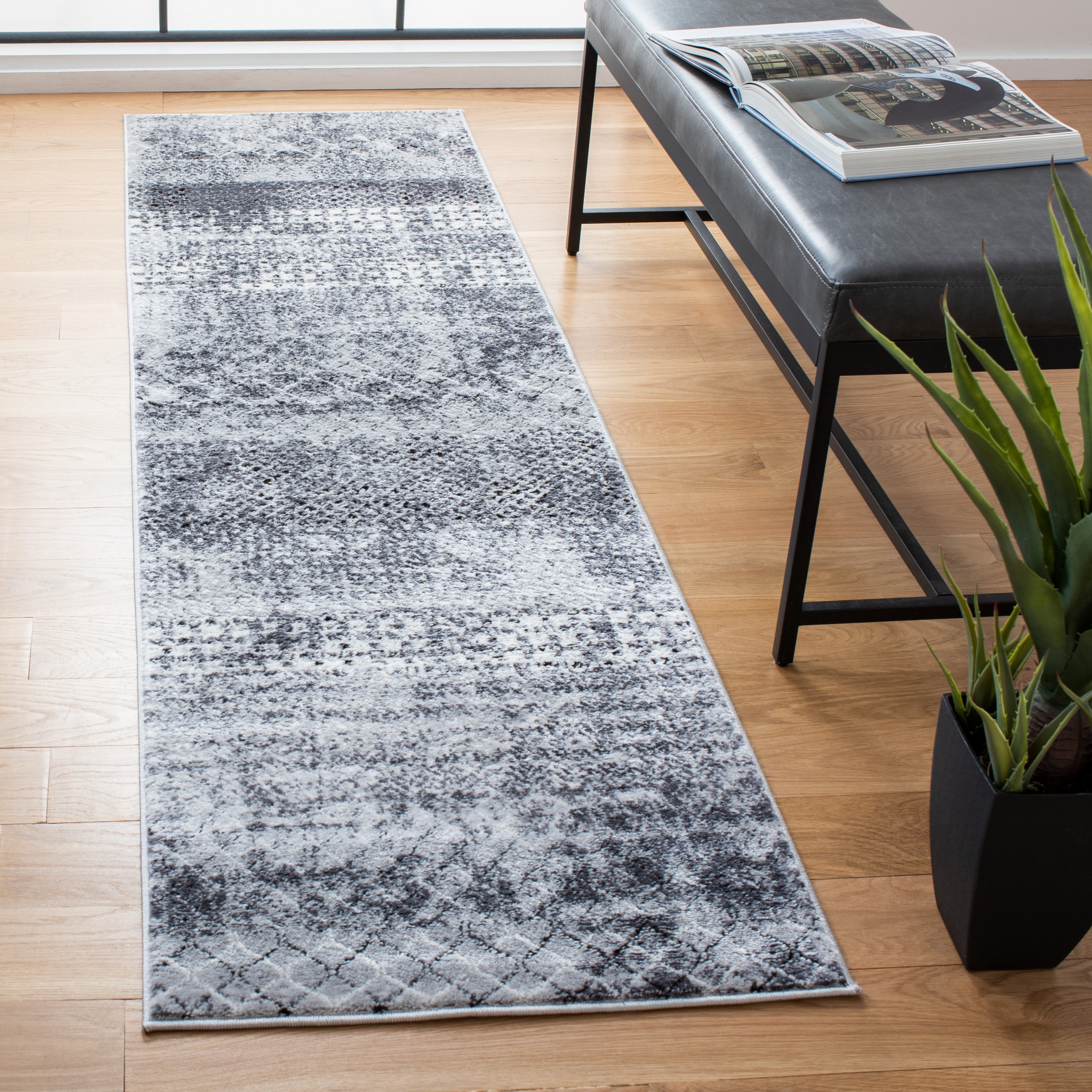 Safavieh ALA761F-28 Amelia Cindie 2 x 8 (ft) Loomed Polypropylene Gray/Ivory Rectangular Indoor Abstract Bohemian/Eclectic Runner rug