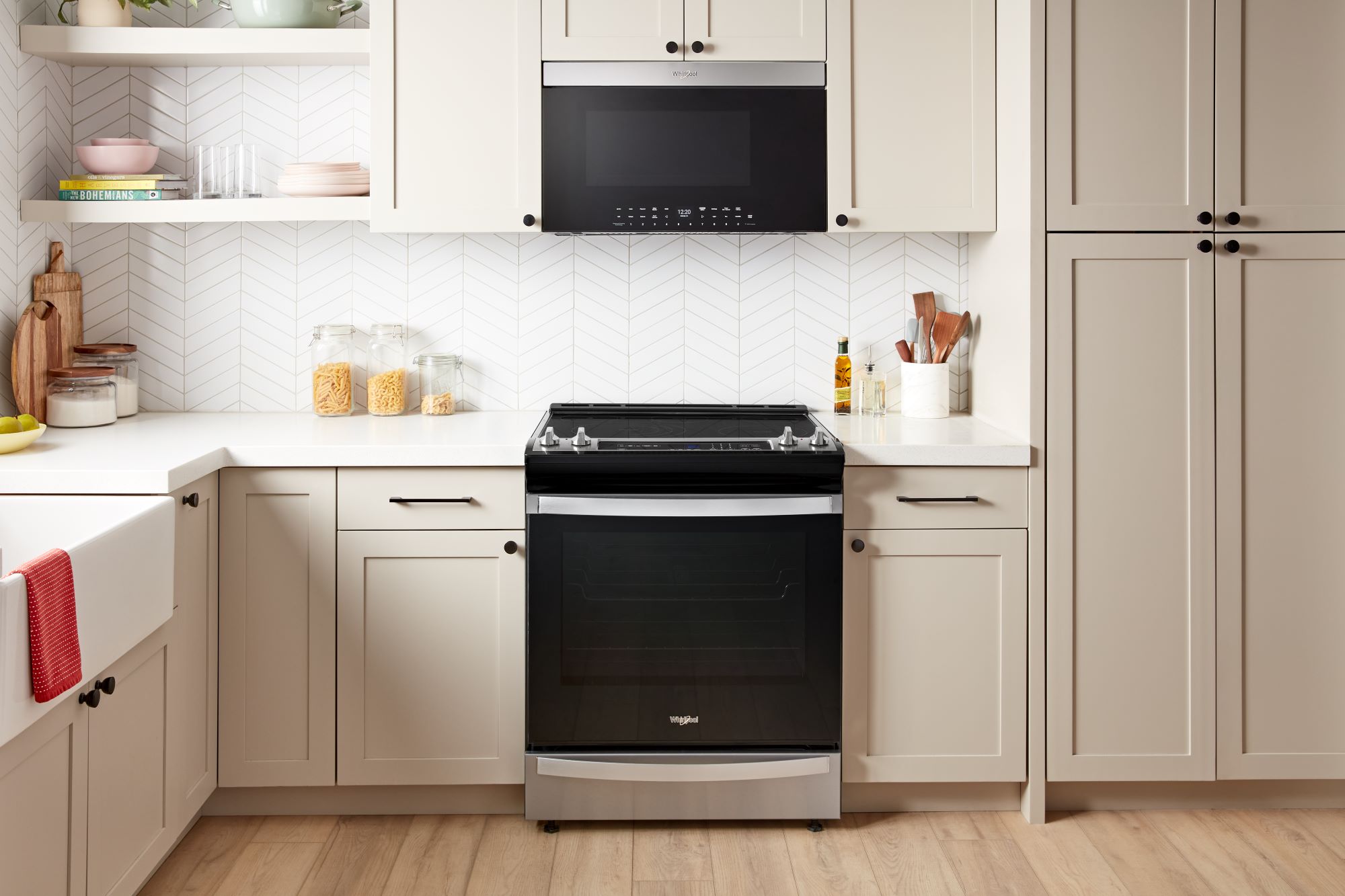 Whirlpool Flush Built-In 1.1-cu ft 950-Watt Air Fry 30-in Over-the ...