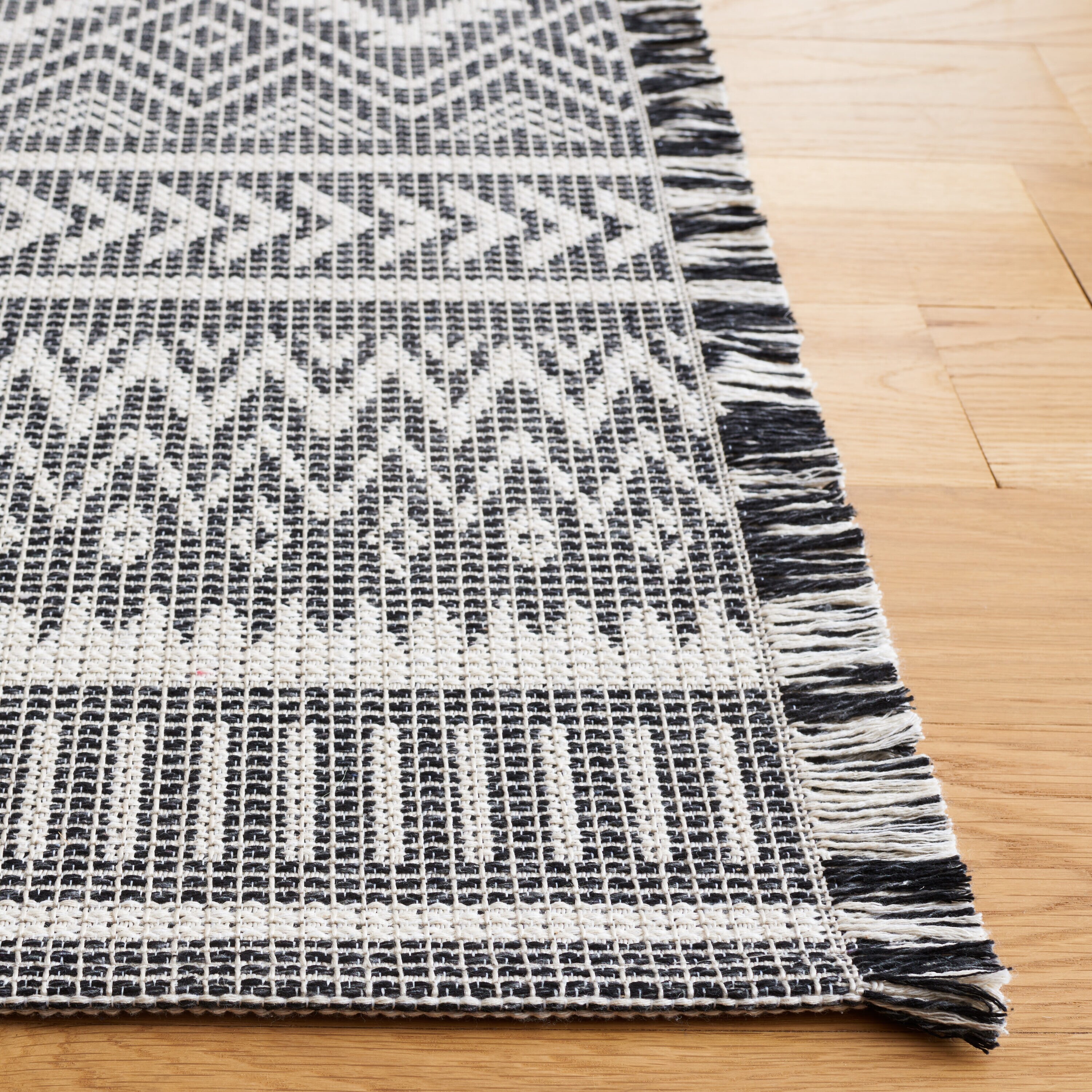 Safavieh AGT506Z-4 rugs - View #3