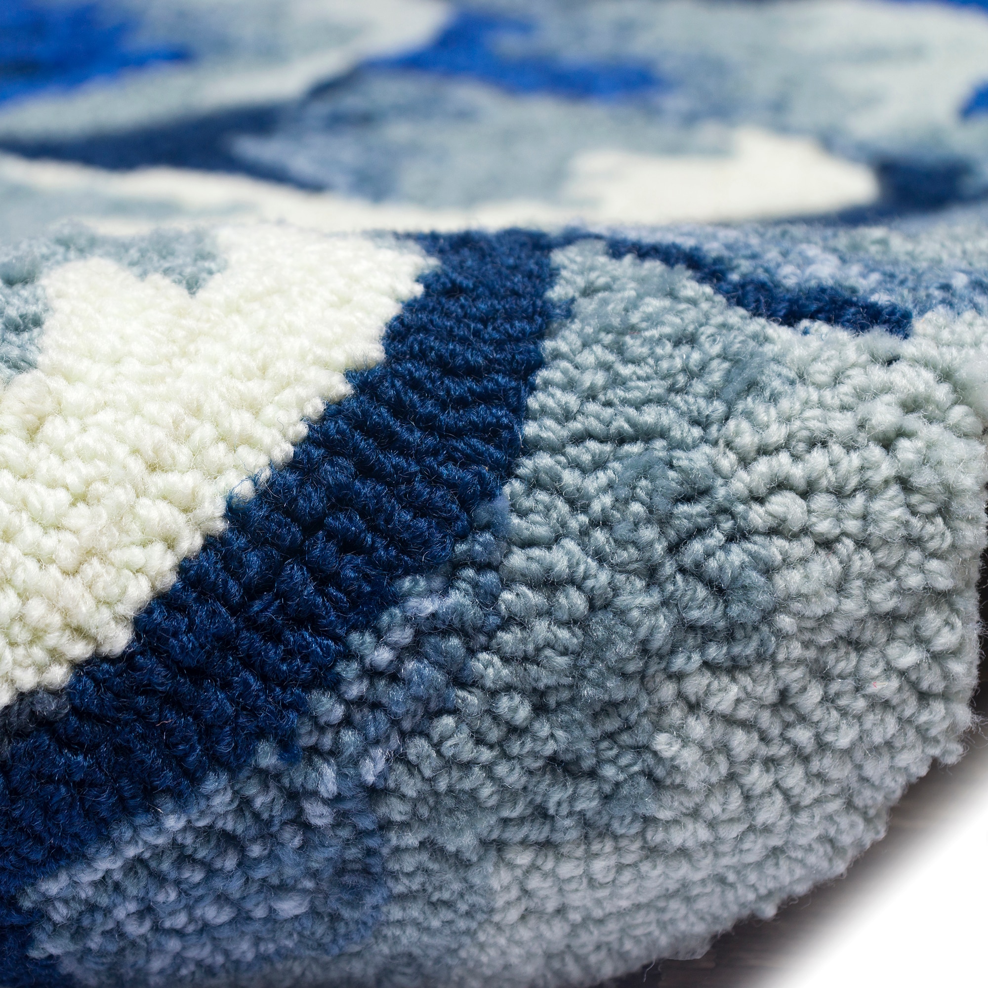 Handmade Blue Tufted Rectangular Synthetic Rug
