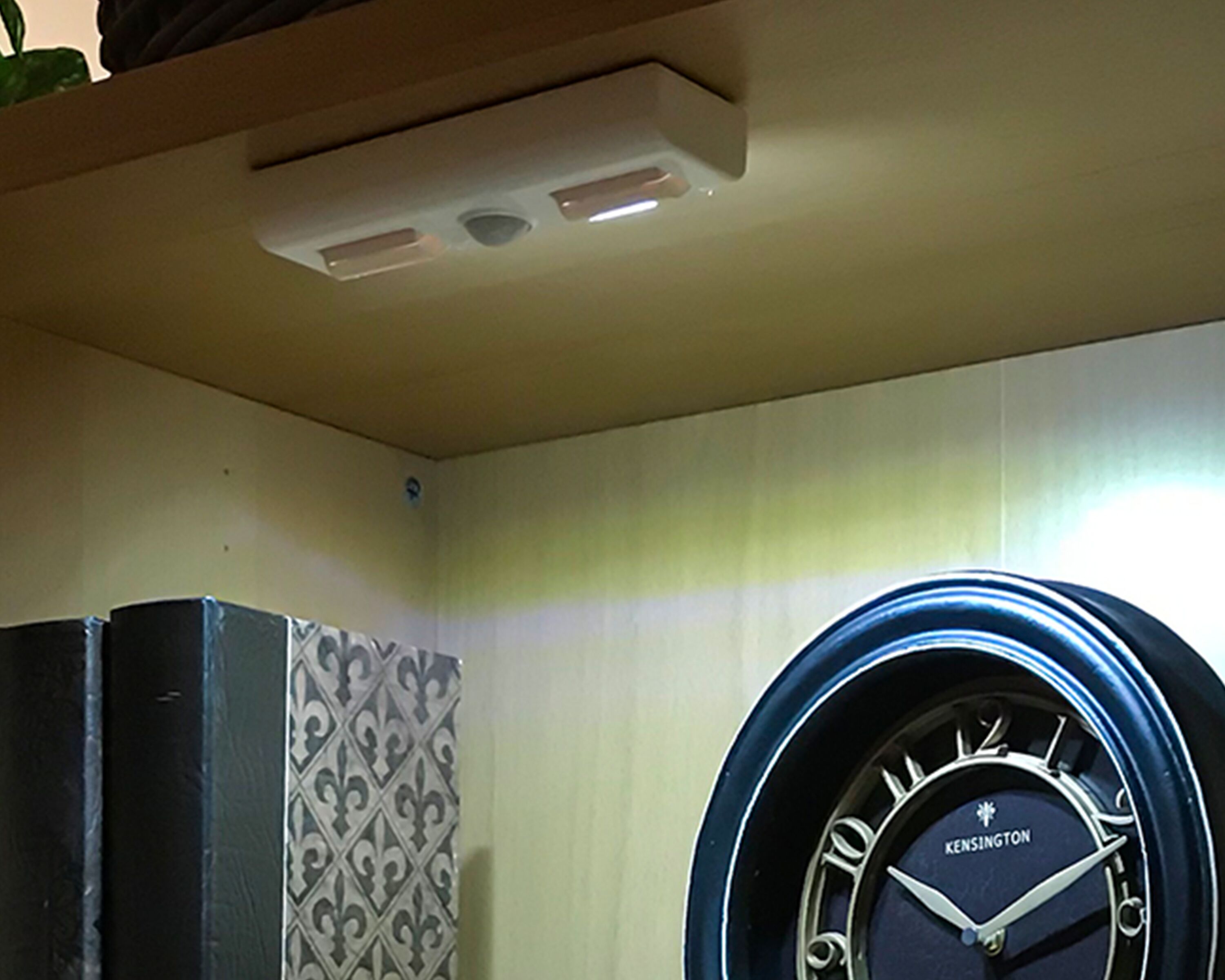 White Motion Sensing Under Cabinet Light with Dual COB LEDs