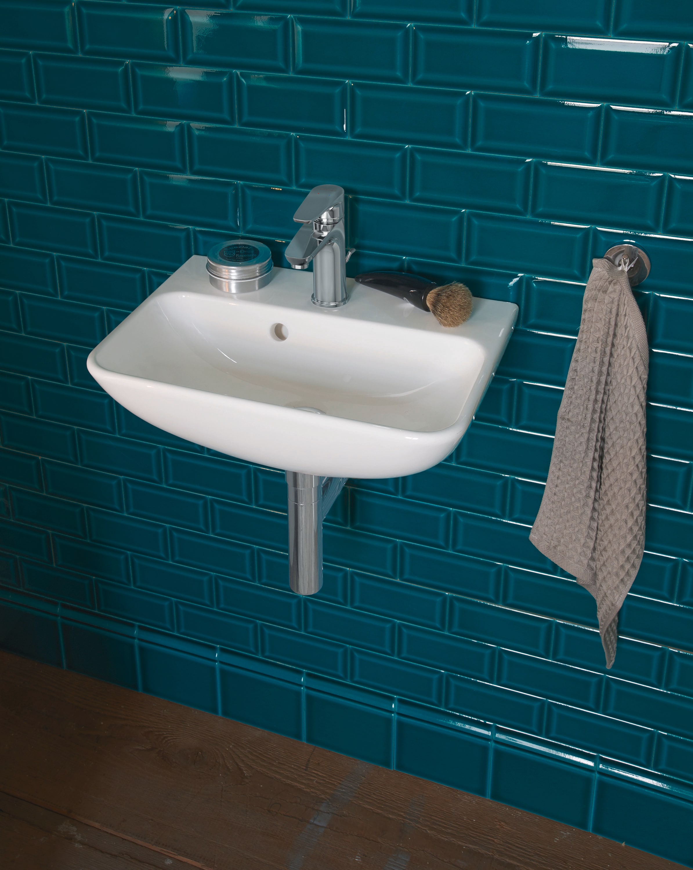 B.1 Series Chrome Single Hole Bathroom Faucet with Metal Drain