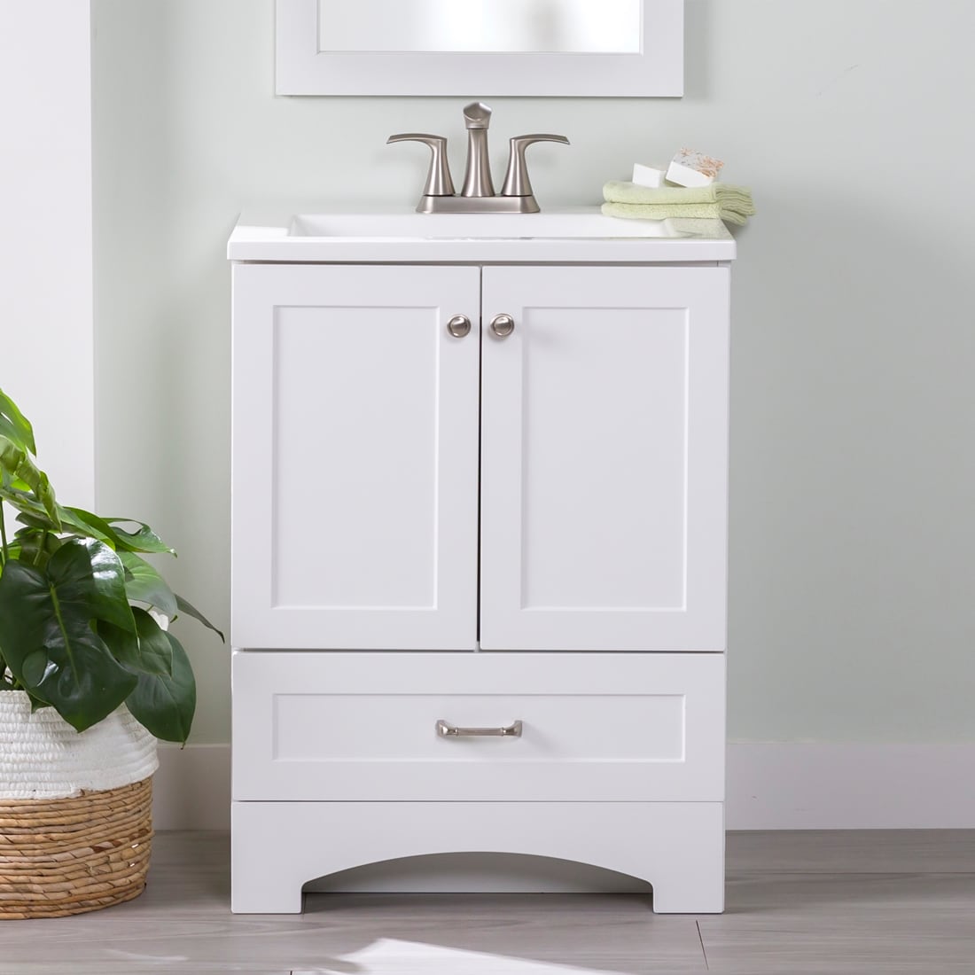 Diamond NOW Cassidy 24-in White Single Sink Bathroom Vanity with White ...