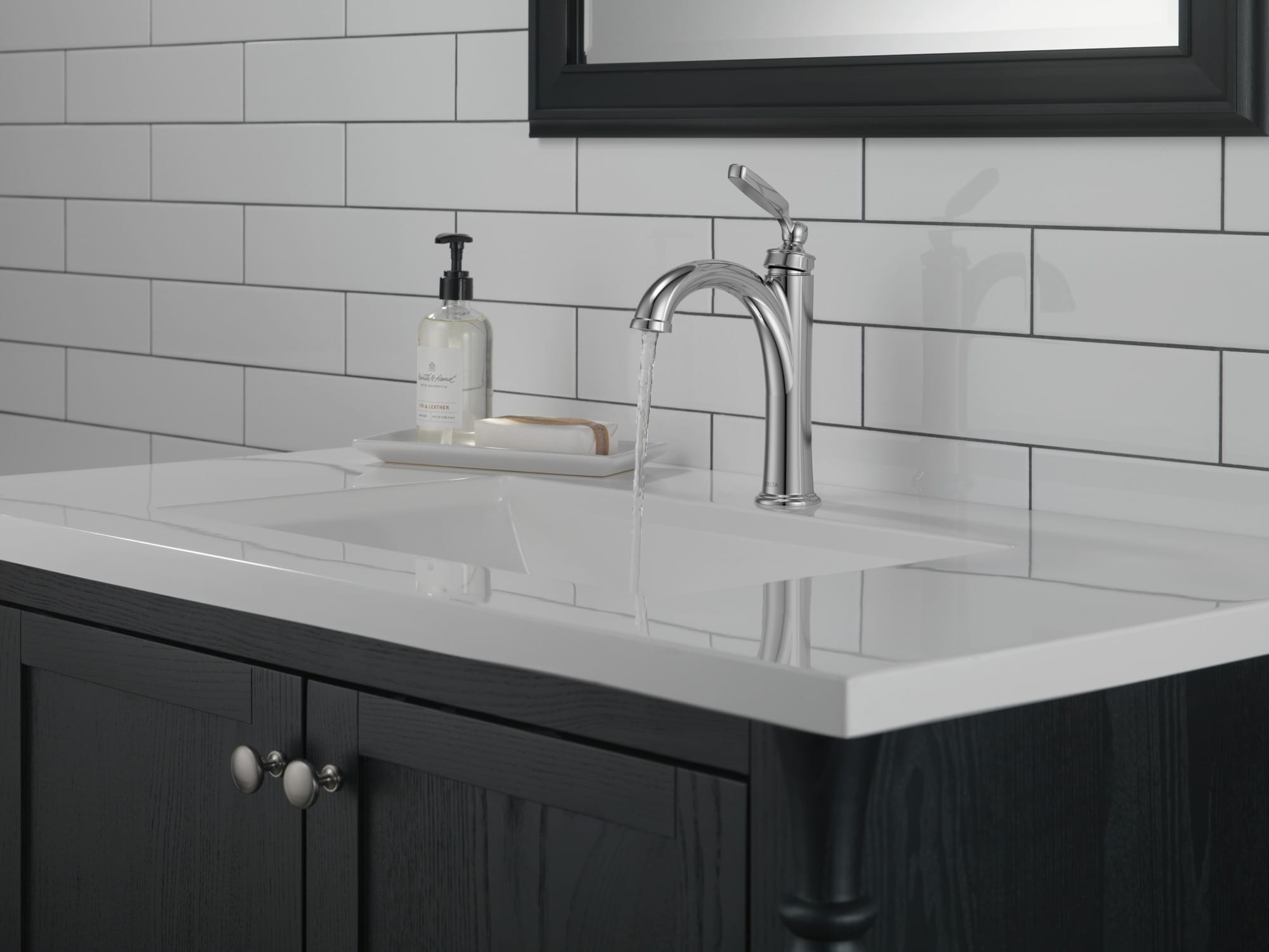 Chrome Single Handle Modern Bathroom Faucet with Drain Assembly