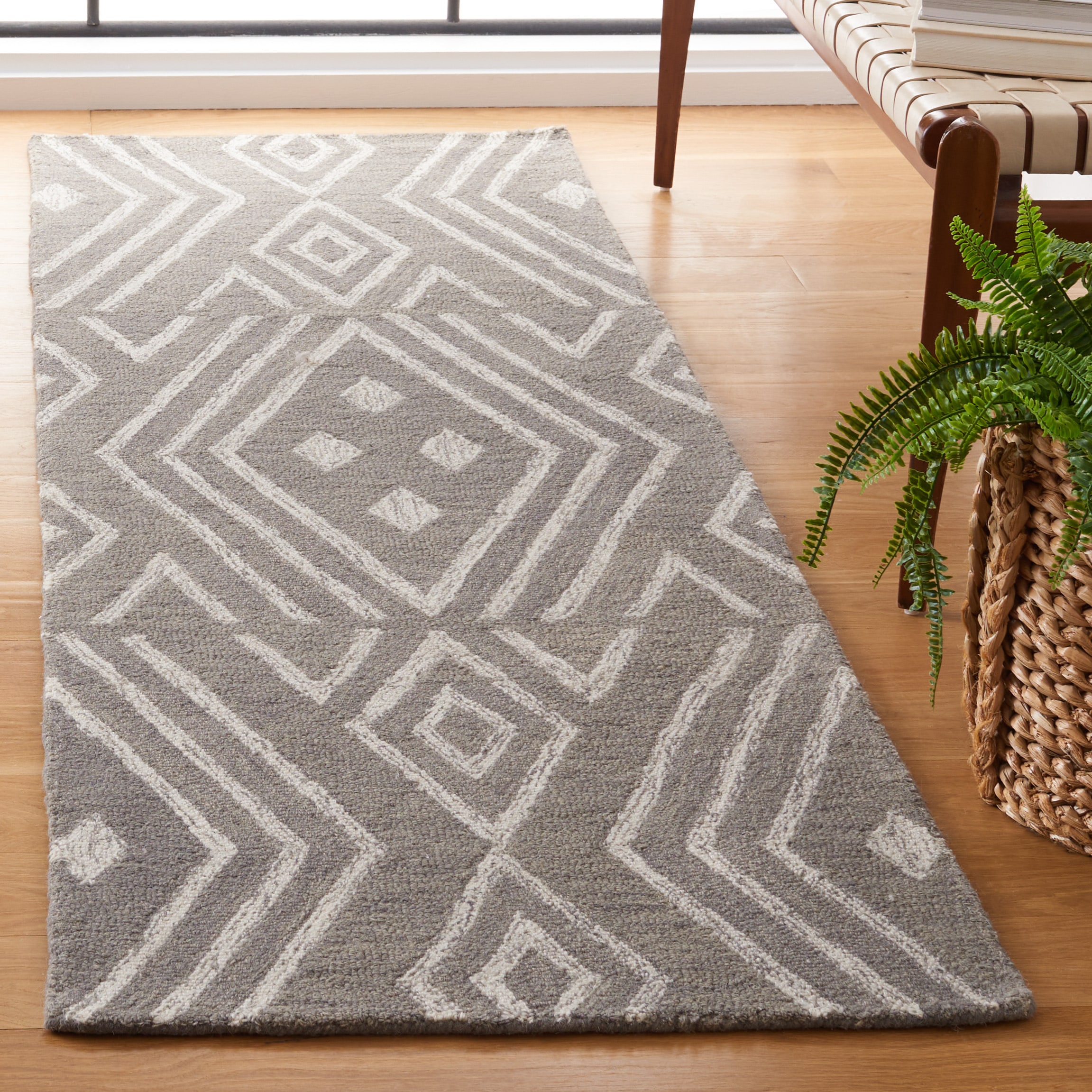  Micro-Loop 609 Gray/Ivory Bohemian 2ft-3in x 7ft Runner Rug