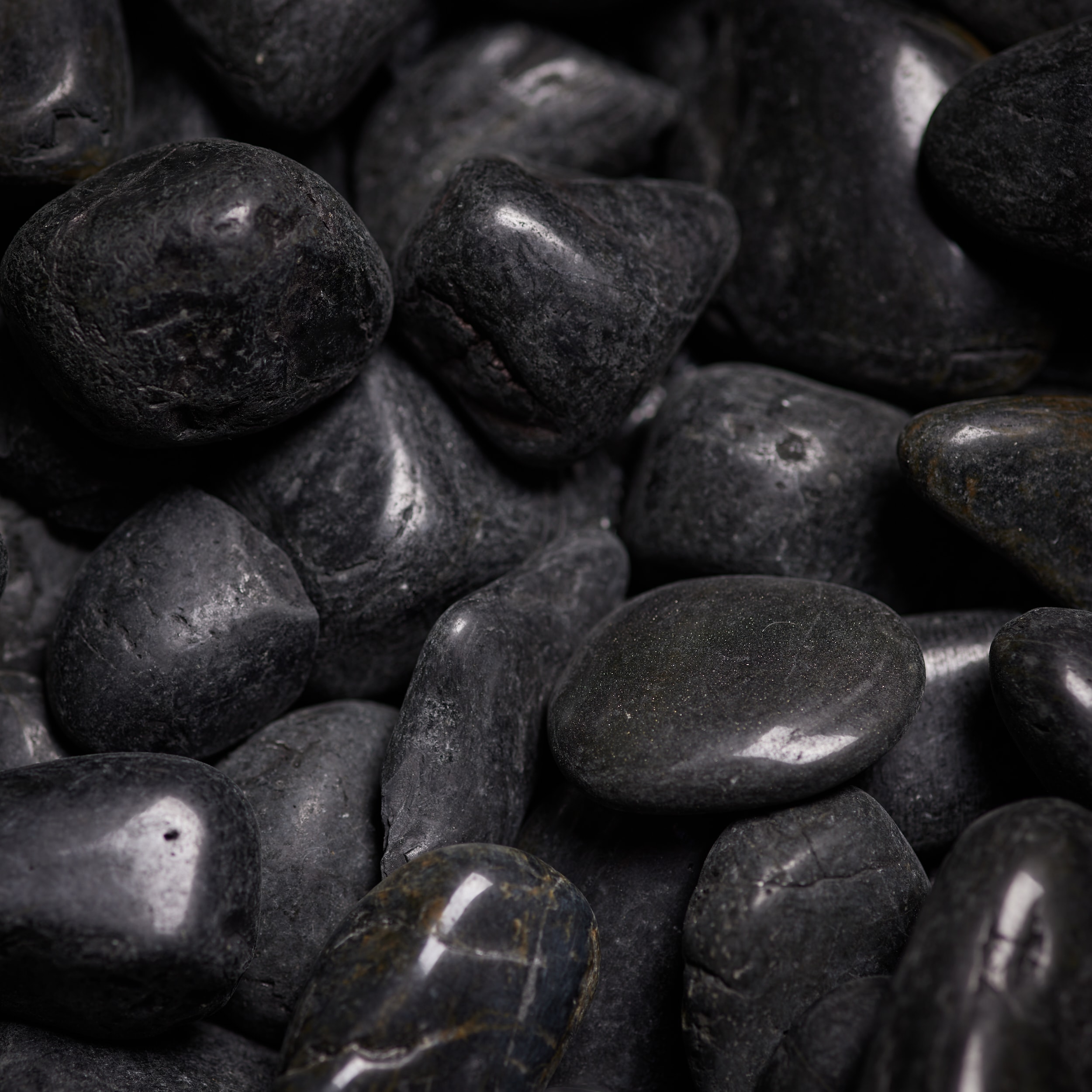 Rain Forest Black Super Polished Pebbles 1-2-in 20lbs - Decorative Rock ...