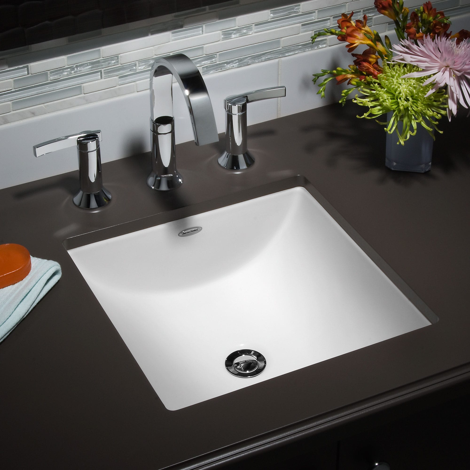 White Ceramic Square Undercounter Bathroom Sink with Overflow