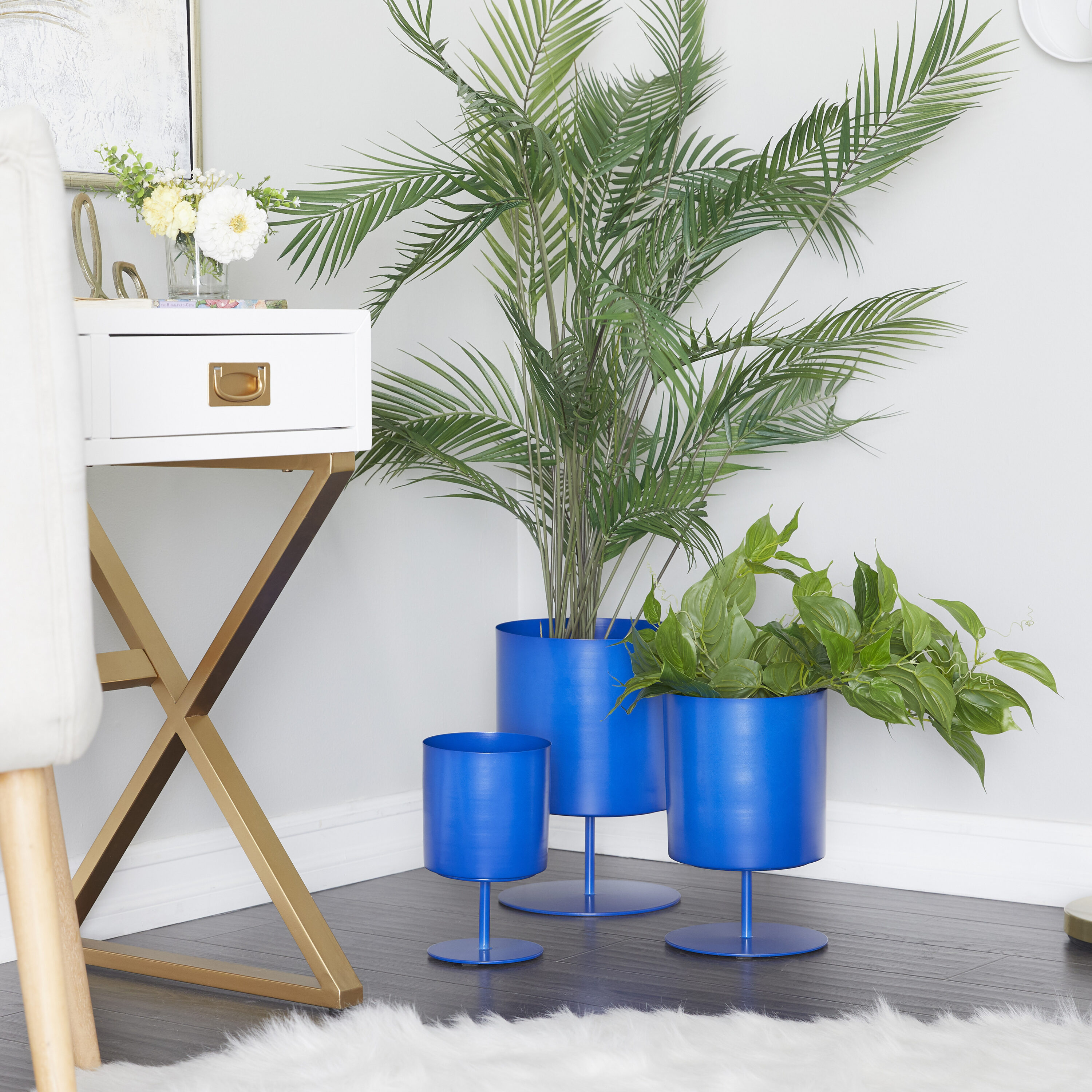 The Novogratz 89917 3 -Pack Round 10.0-Inches W Medium Blue Metal Contemporary/Modern Indoor Planter Stand Included