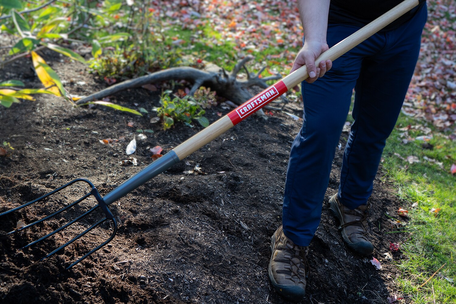 CRAFTSMAN 48.118in L Wood Steel Manure Fork in the Pitchforks