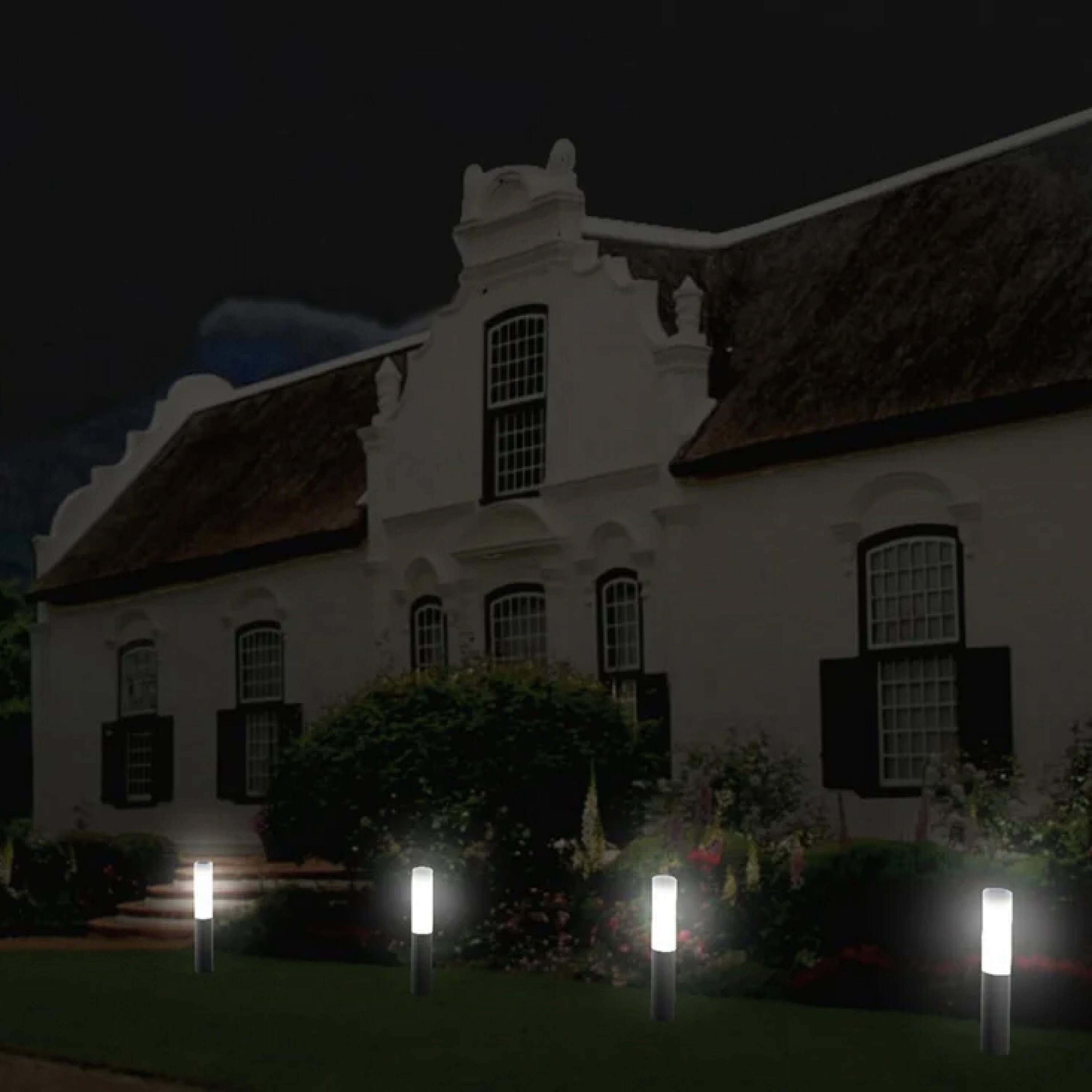 Black Solar LED Pathway Light with Dusk to Dawn Sensor