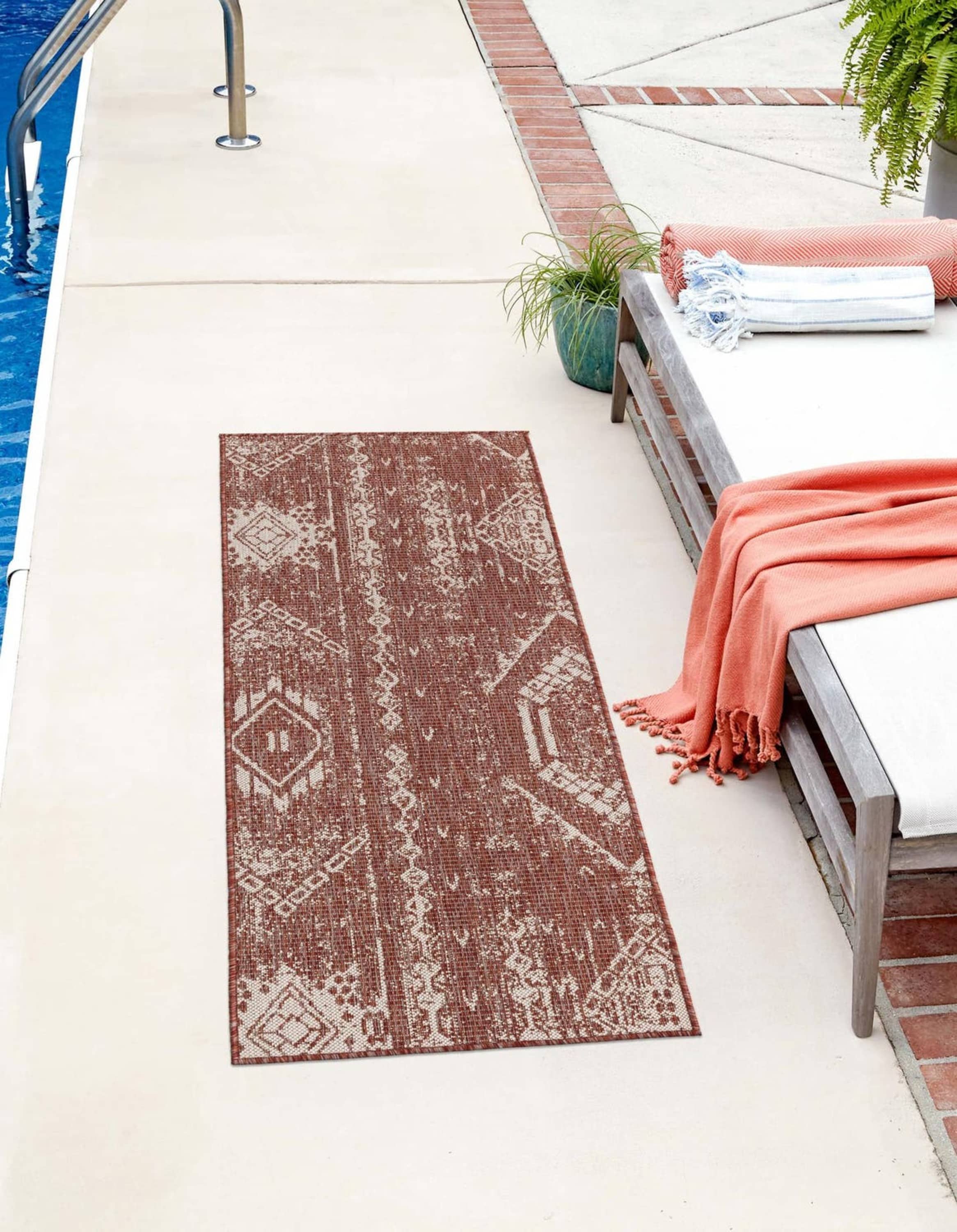 Unique Loom 3180943 Outdoor Bohemian 2 x 6 (ft) Loomed Polypropylene Rust Red Rectangular Indoor/Outdoor Abstract Runner rug